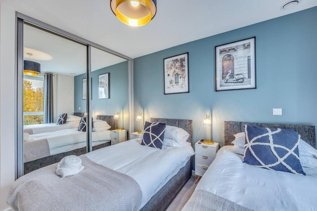 Beautiful Canal Side - Centre - Balcony, Secure Parking, Self Check-in, Fast Wifi And Smart Tv With Sky Tv And Netflix By Yoko Milton Keynes