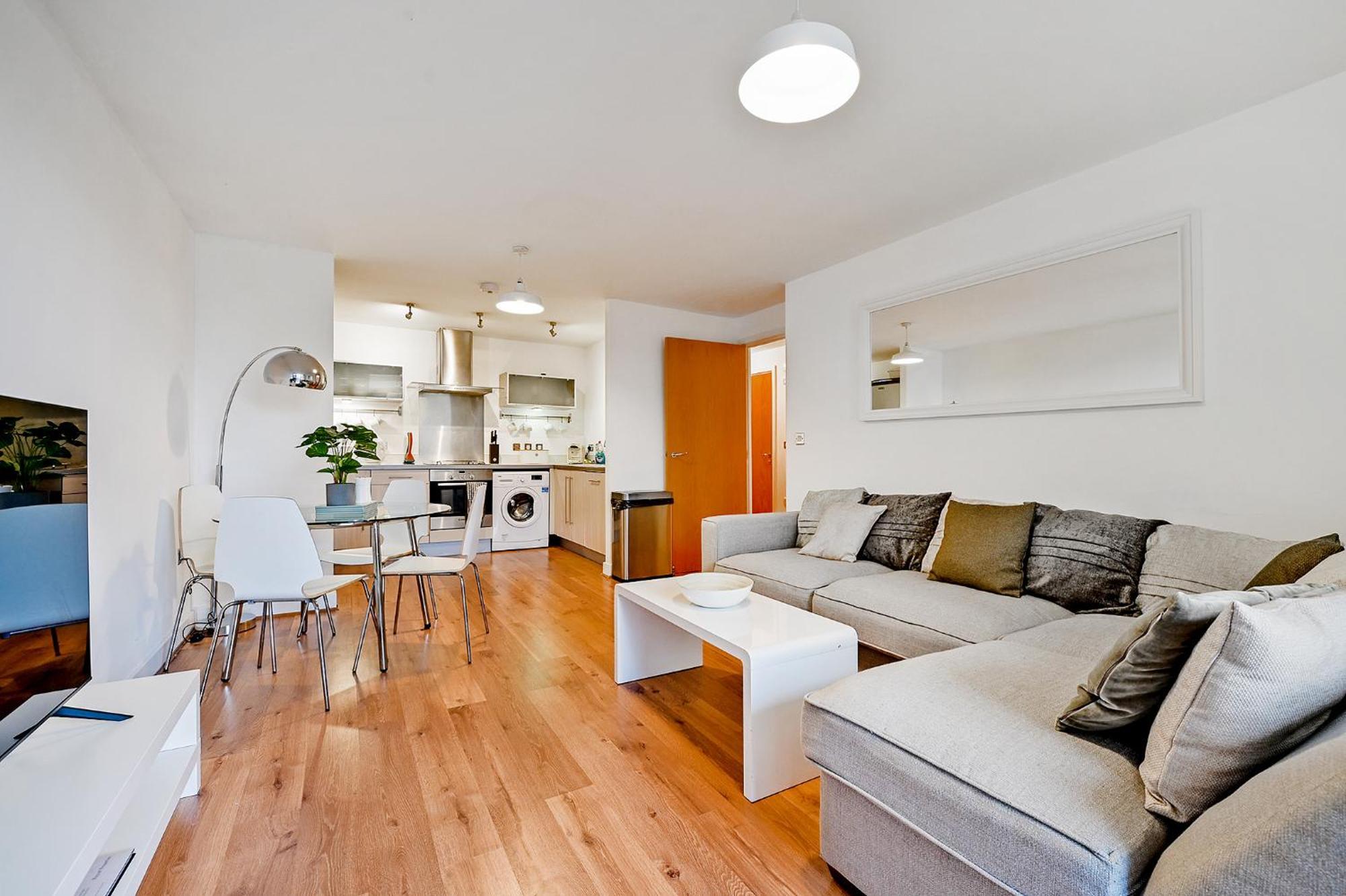 The Vizion Serviced From Pincott - Free Parking, Private Balcony, And Wifi Milton Keynes