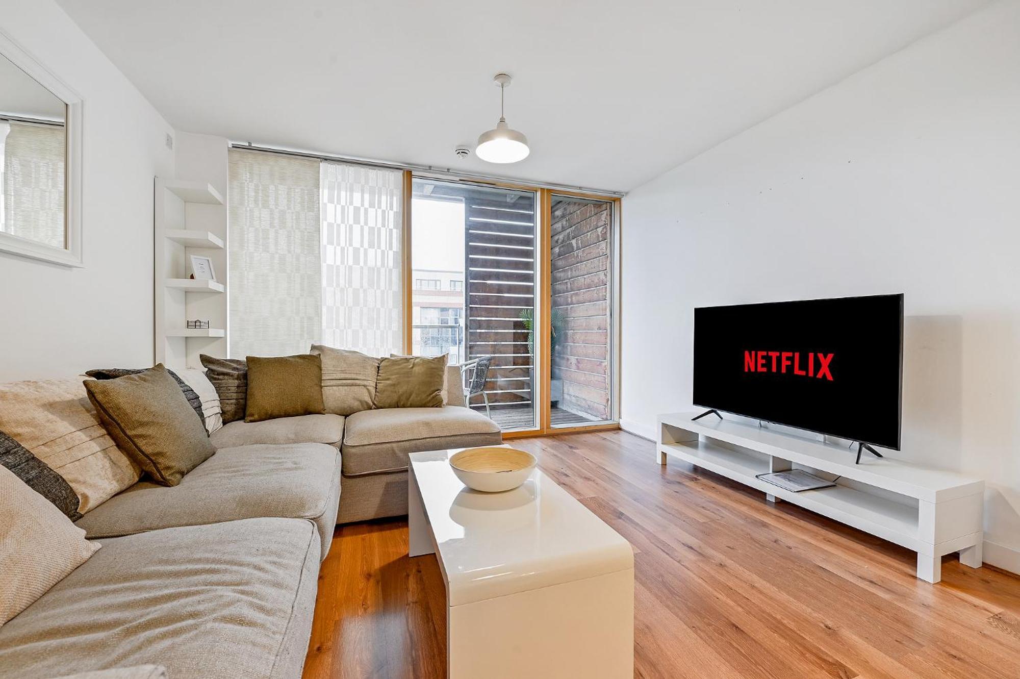 The Vizion Serviced From Pincott - Free Parking, Private Balcony, And Wifi * Milton Keynes