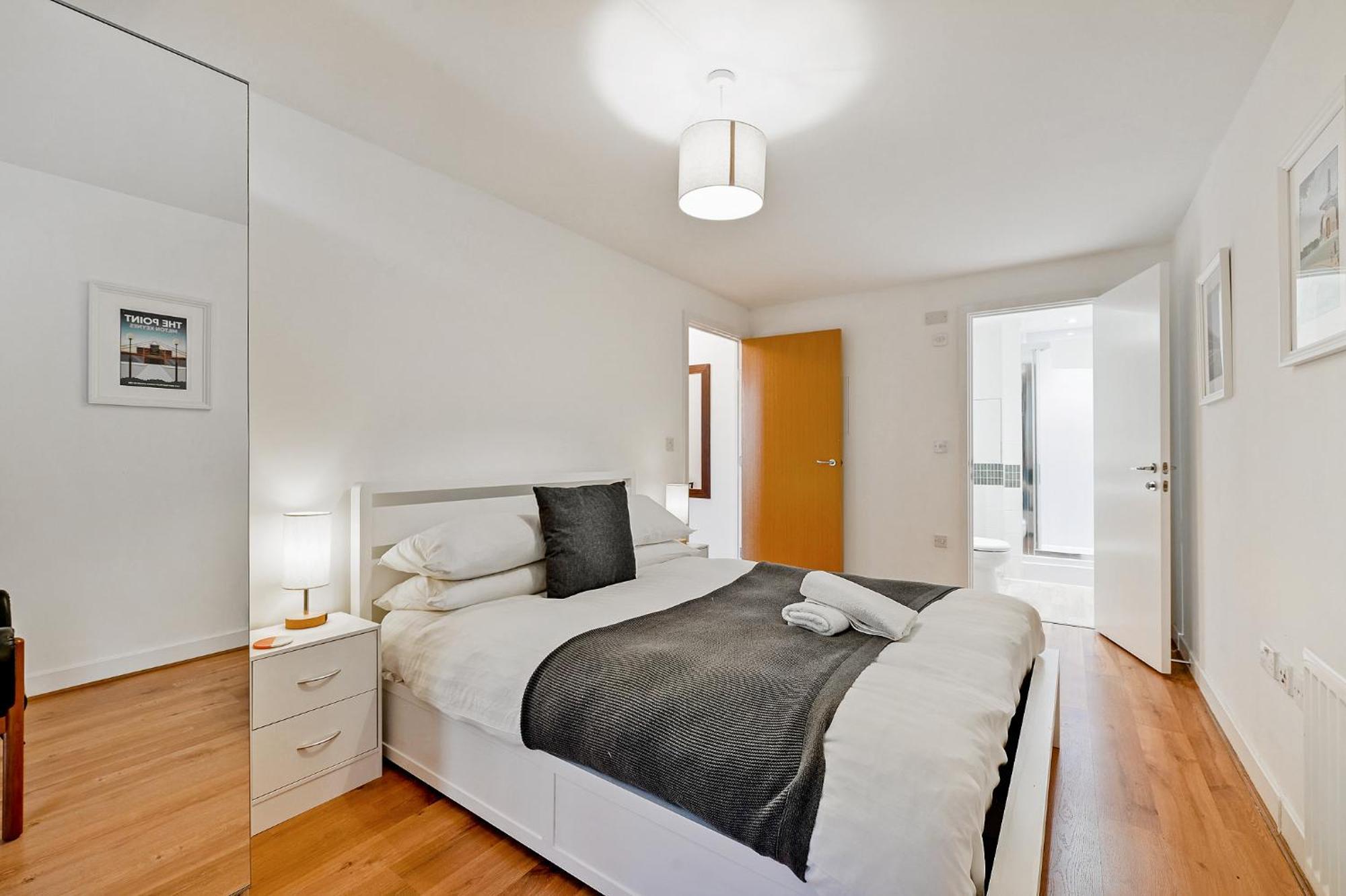 Apartment The Vizion Serviced From Pincott - Free Parking, Private Balcony, And Wifi