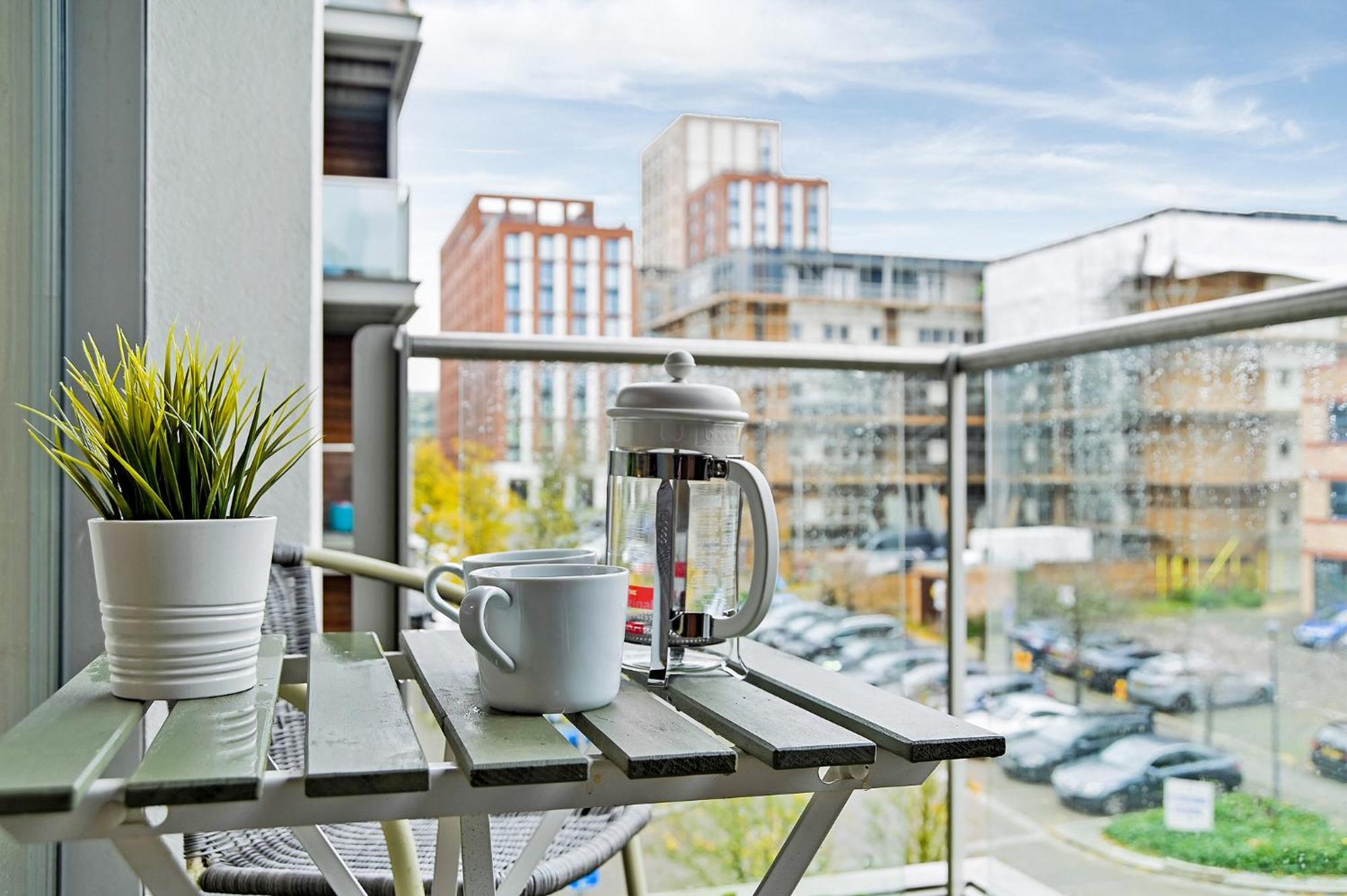 The Vizion Serviced From Pincott - Free Parking, Private Balcony, And Wifi Apartment *