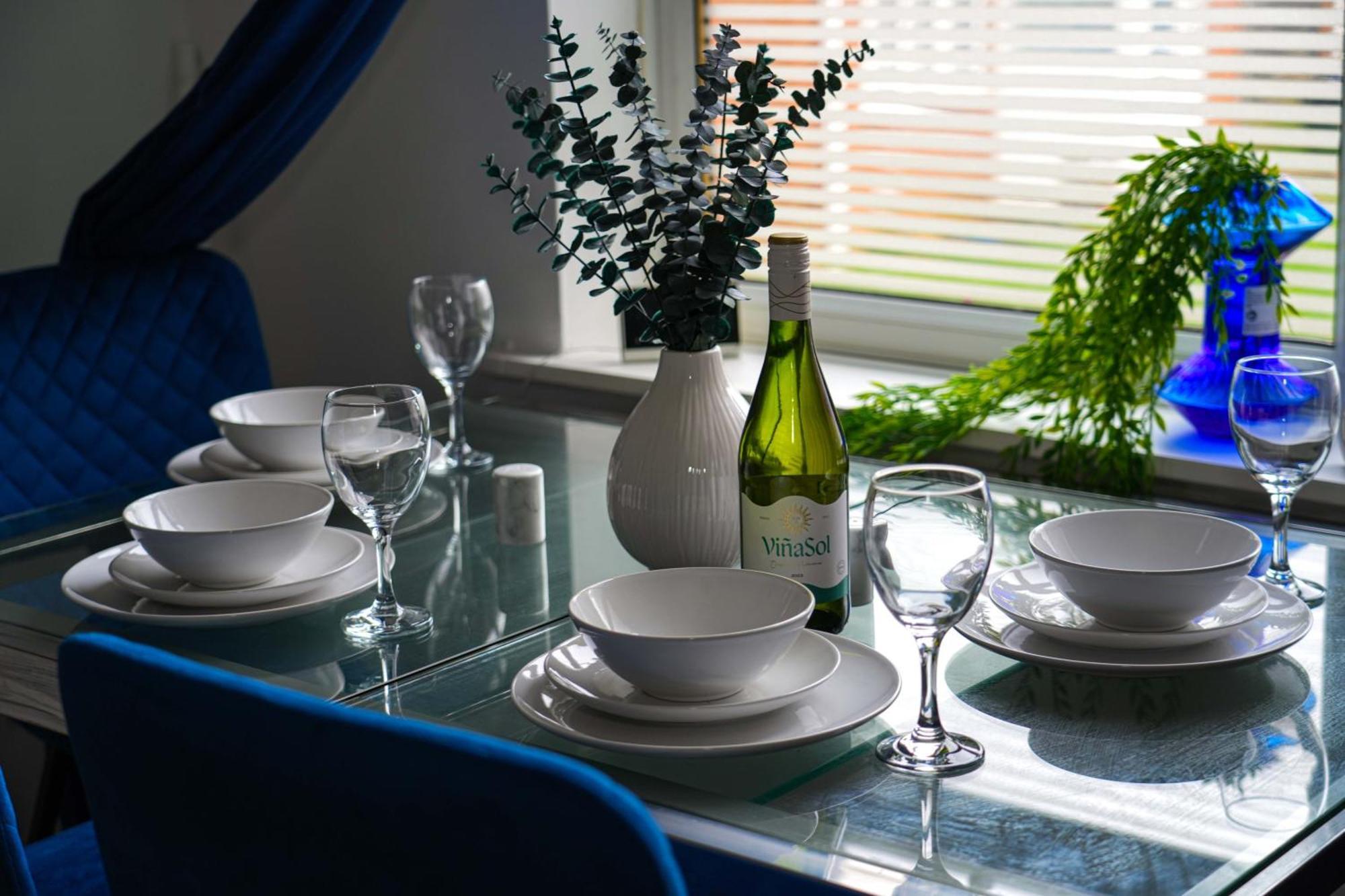 Holiday home Cozy Coffee Hall Retreat In Milton Keynes