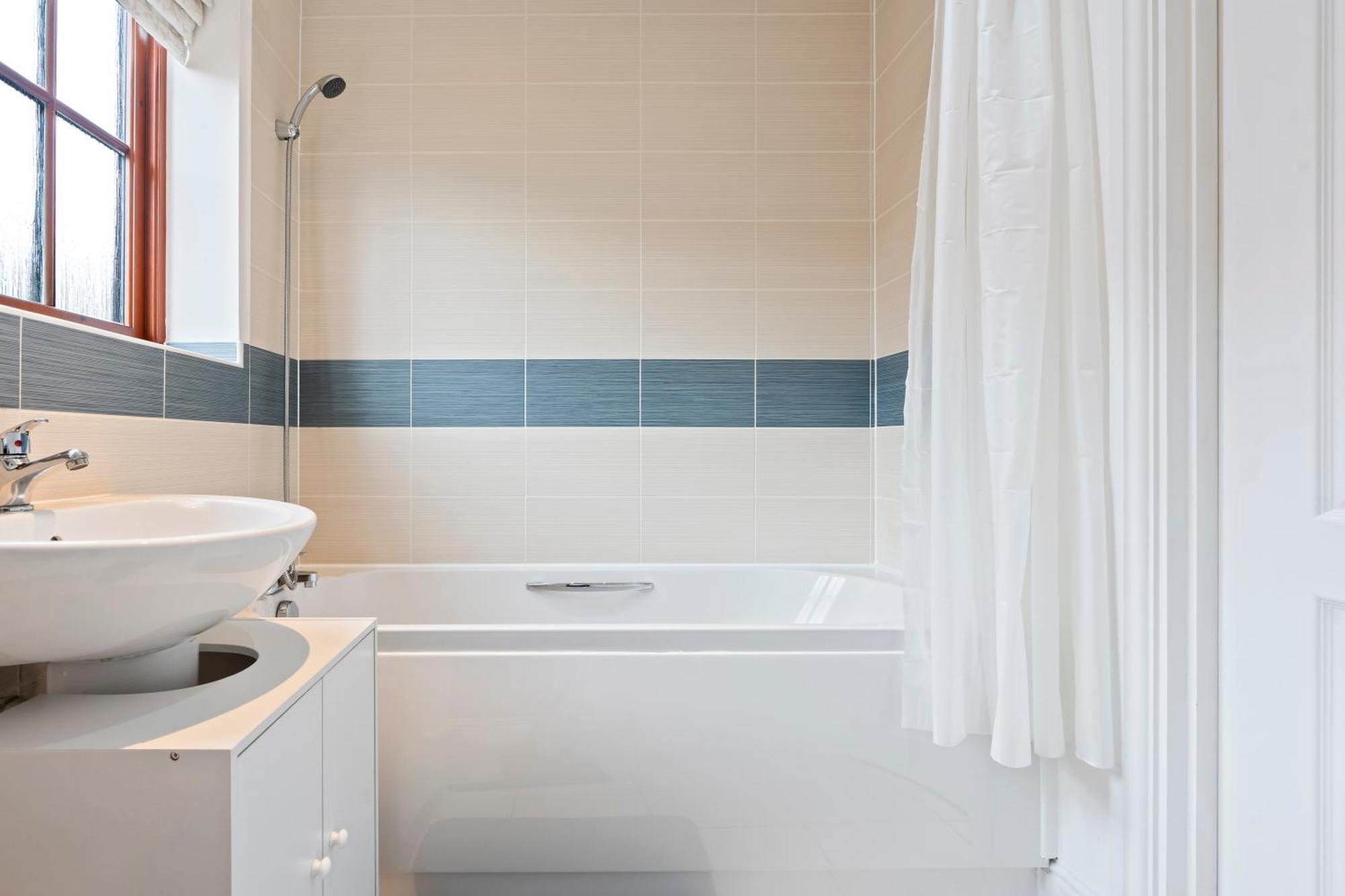 Cozy 2bed Flat With Free Parking Near Willen In