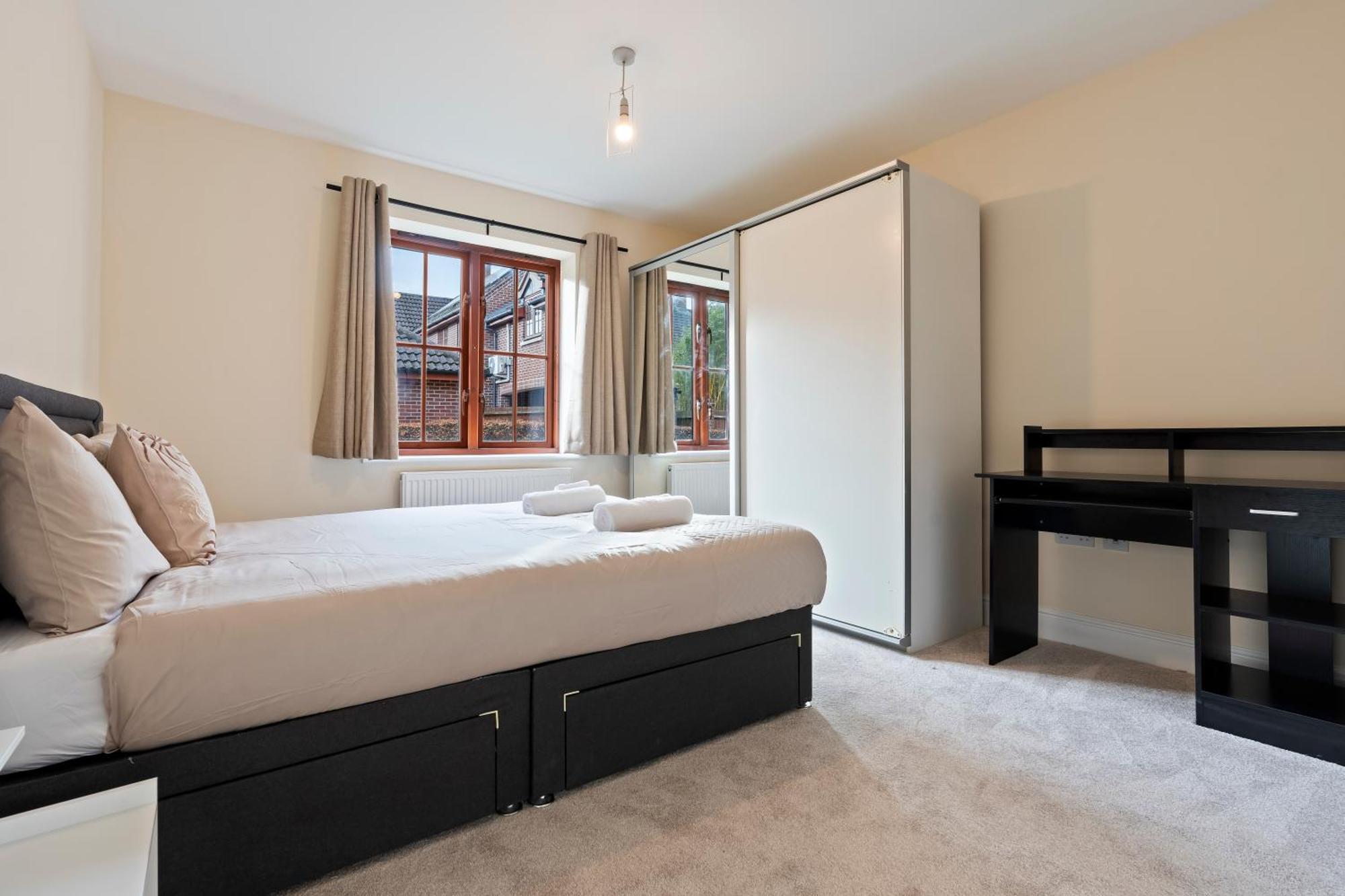 Cozy 2bed Flat With Free Parking Near Willen In Apartment *
