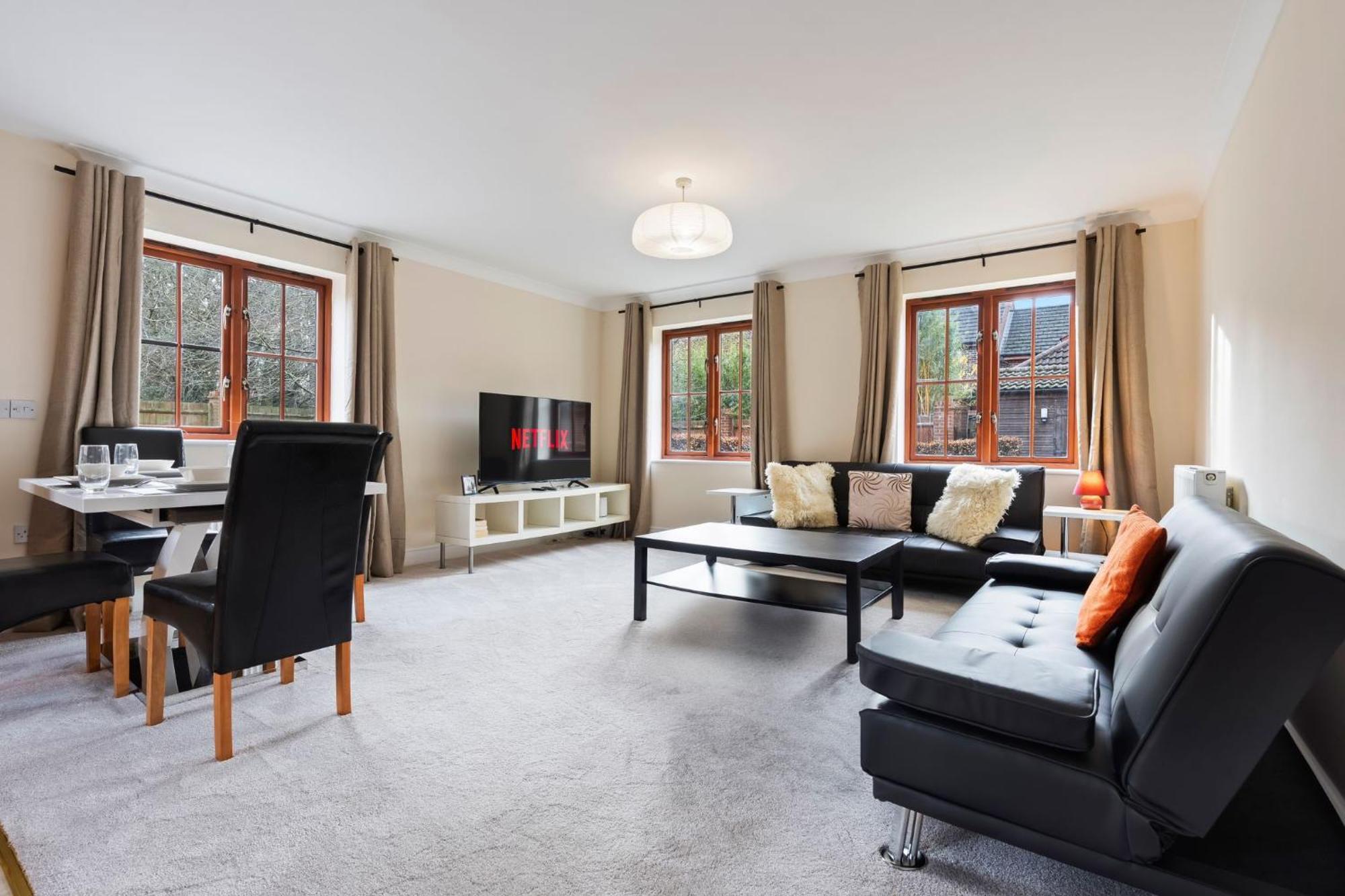 Cozy 2bed Flat With Free Parking Near Willen In *