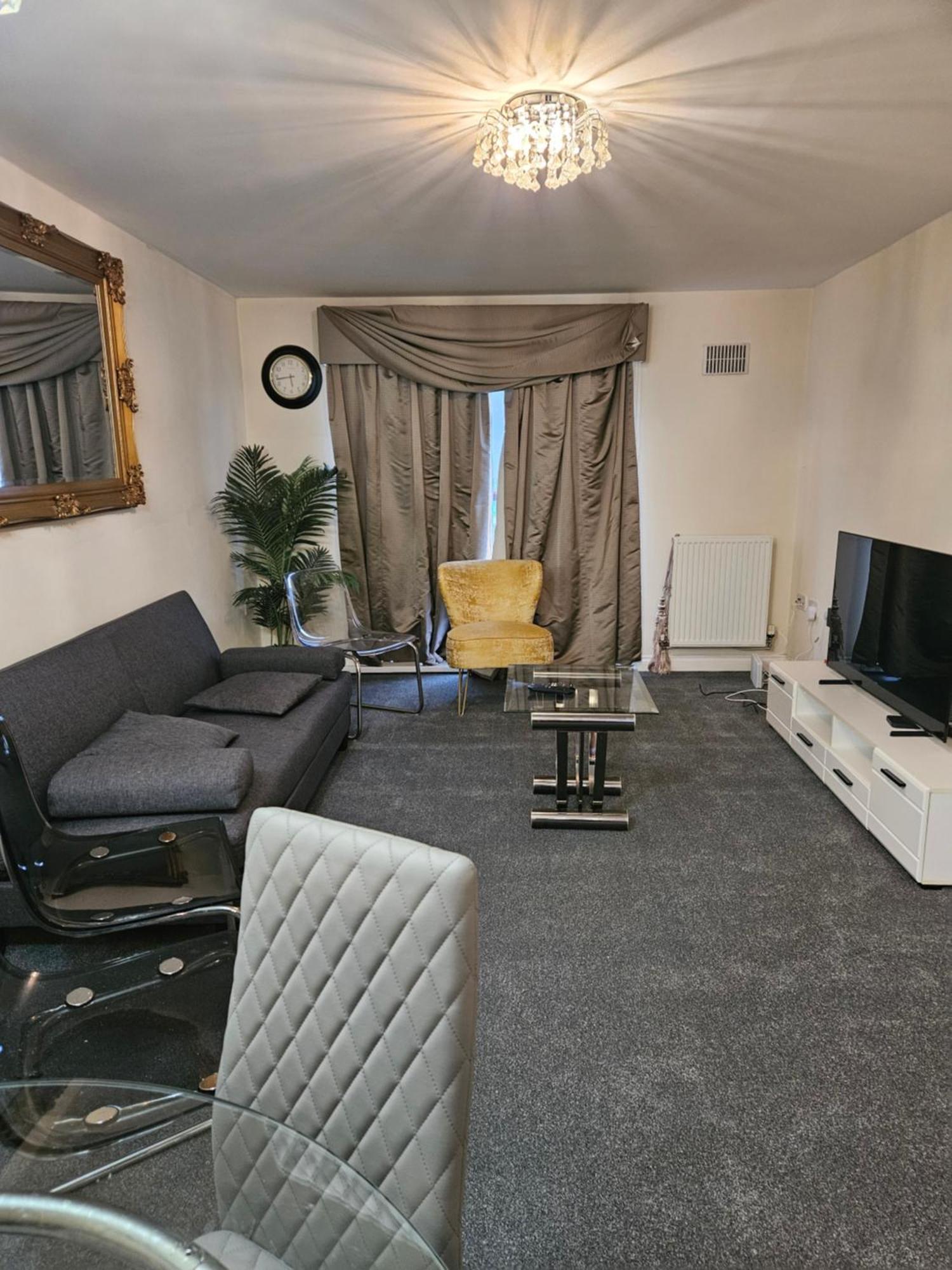 Apartment Lux Den Close To M1! Netflix , Parking & Broadband Milton Keynes