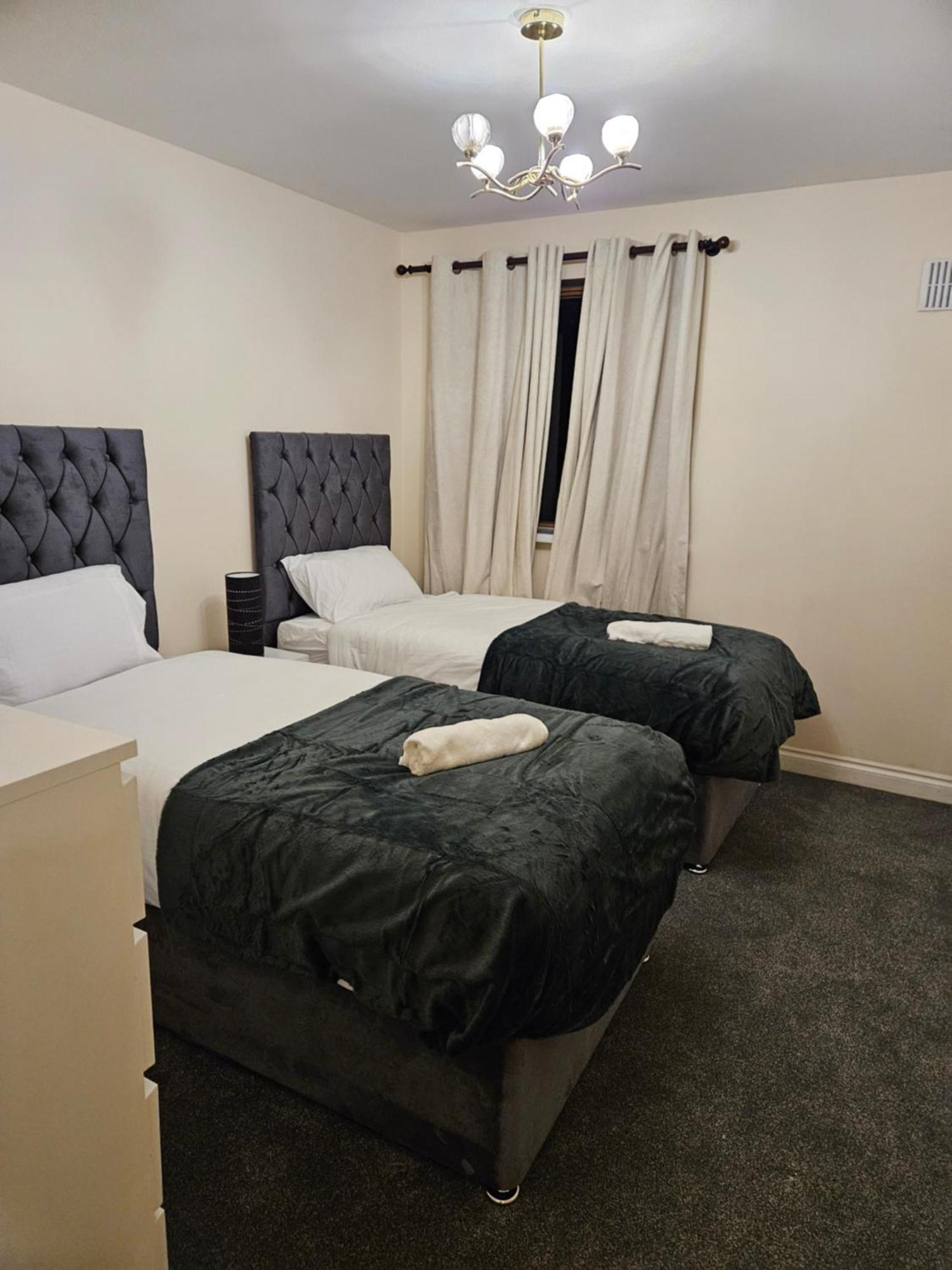 Lux Den Close To M1! Netflix , Parking & Broadband Apartment Milton Keynes
