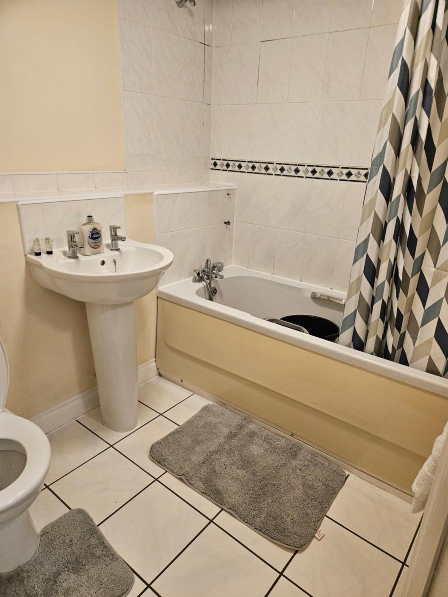 Lux Den Close To M1! Netflix , Parking & Broadband * Milton Keynes