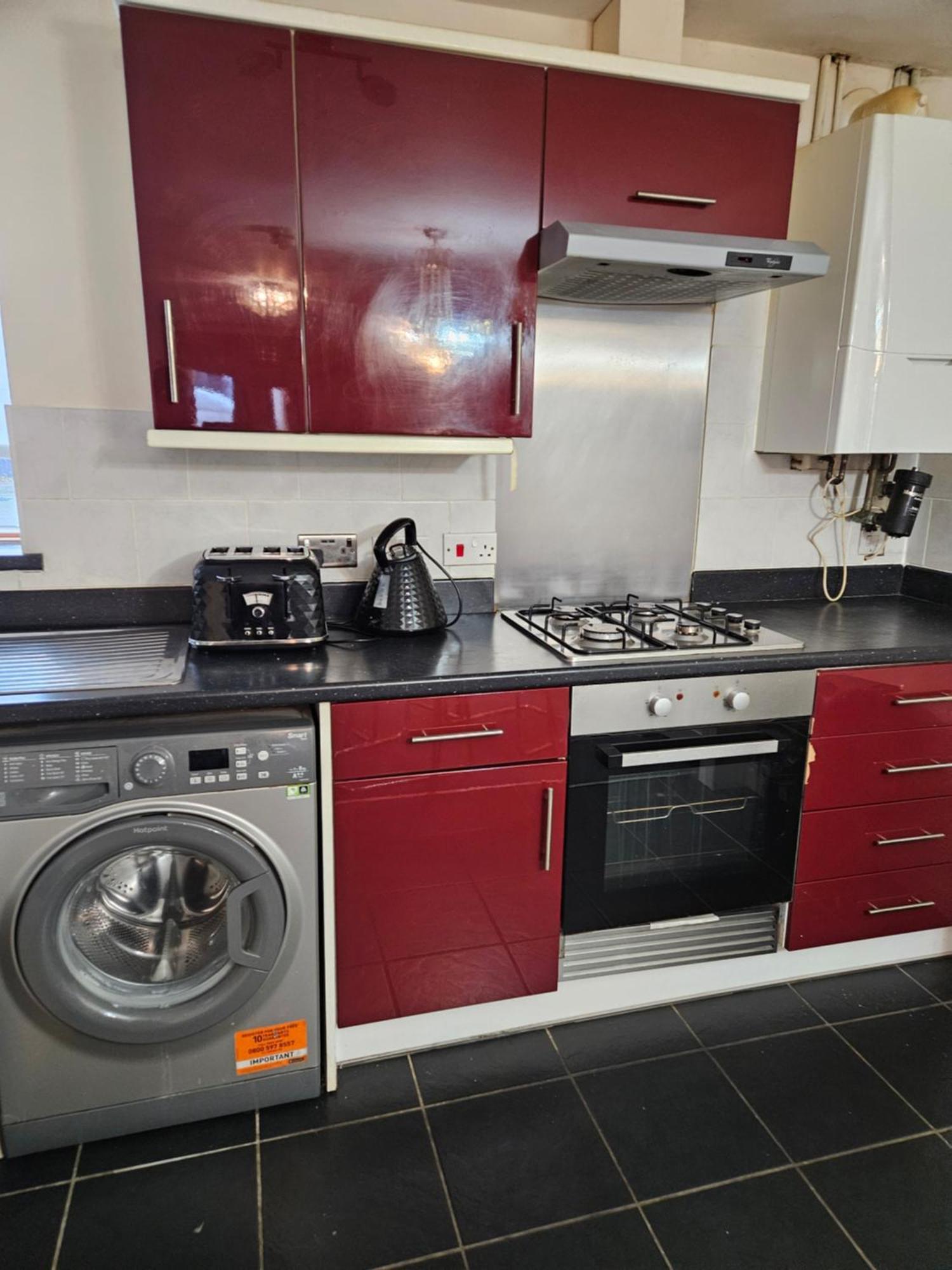 Lux Den Close To M1! Netflix , Parking & Broadband Apartment