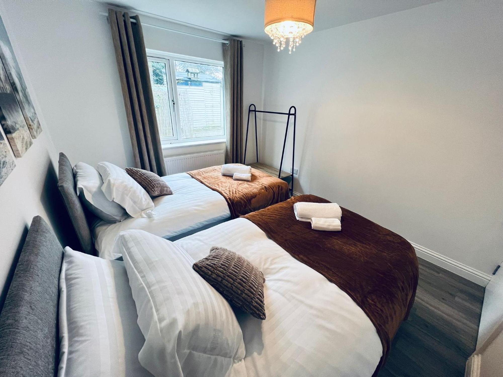 Close To Hospital - Ideal For Nurses - Disabled Facilities *