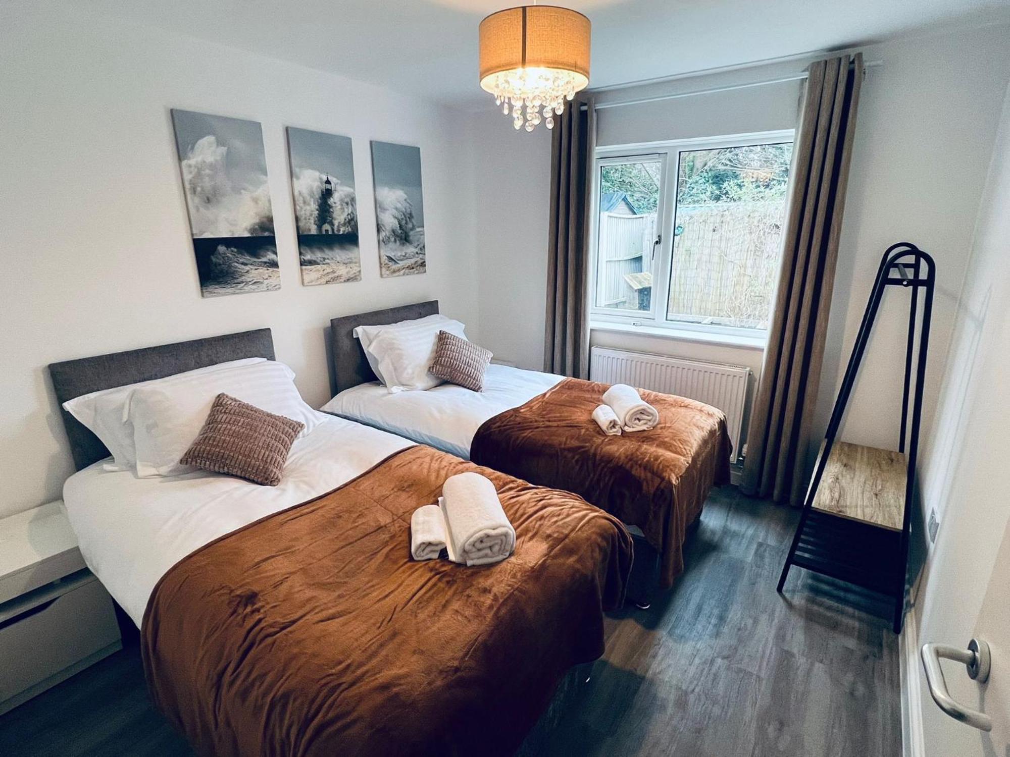 Close To Hospital - Ideal For Nurses - Disabled Facilities