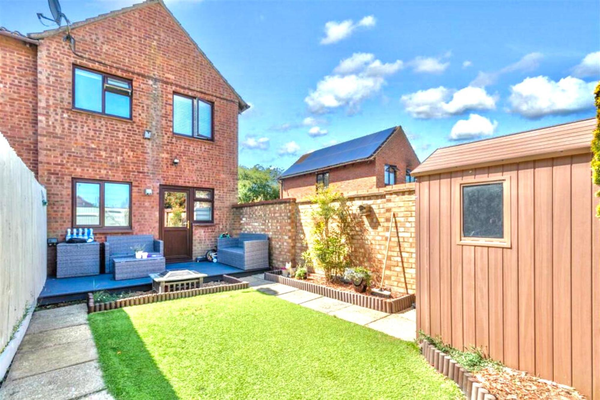 Holiday home Furzton - Free Private Parking, Modern And Garden, 50 Tv, Sleeps 5