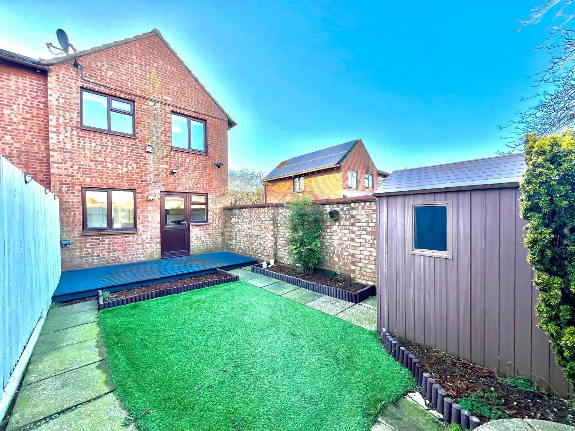 Holiday home Furzton - Free Private Parking, Modern And Garden, 50 Tv, Sleeps 5 *