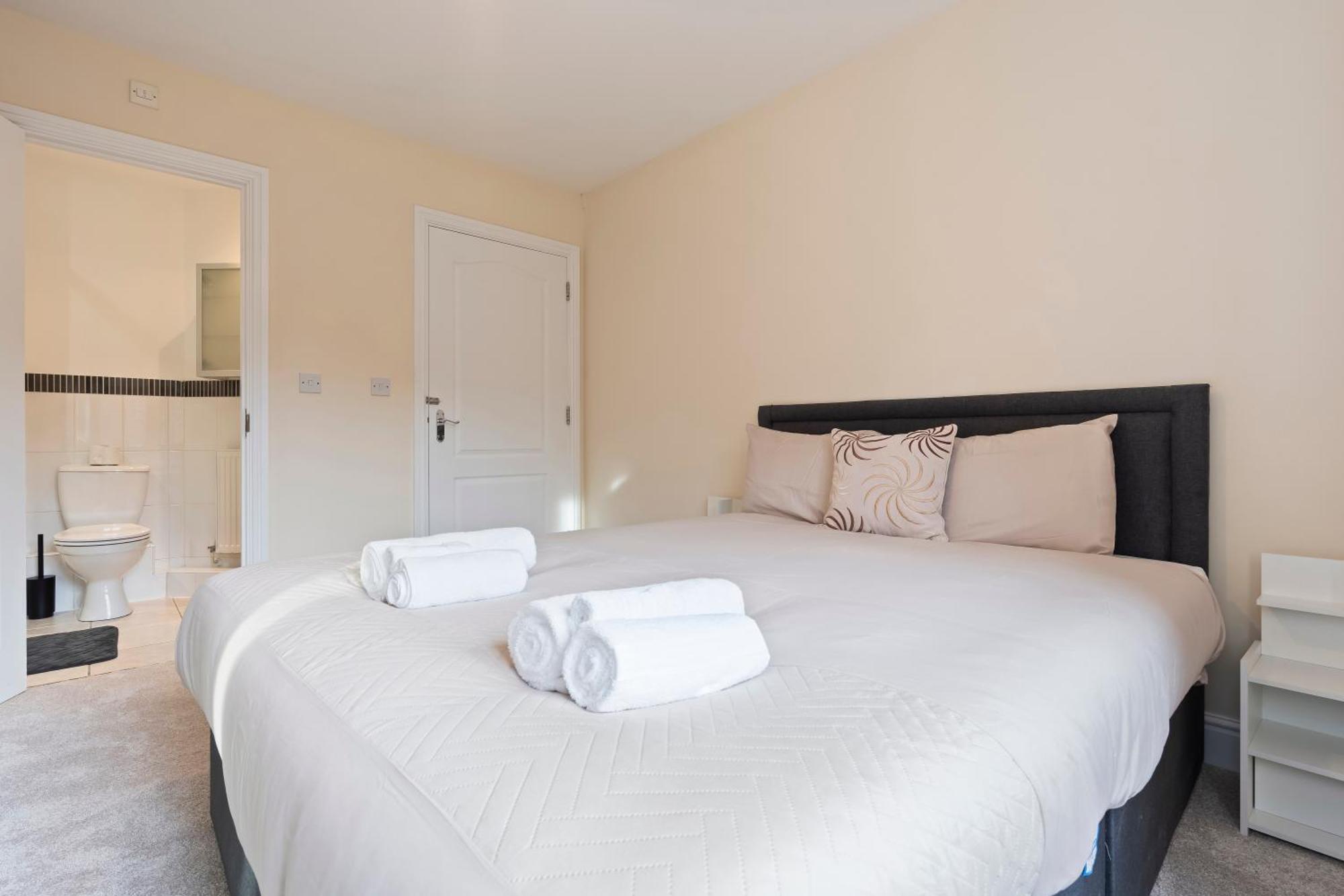 Cozy 2bed Flat With Free Parking Near Willen In Apartment *
