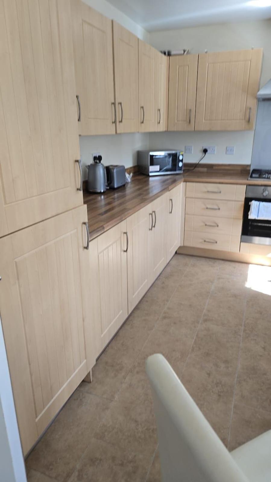 Broughton Comfy Den- Free Wifi, Netflix And Parking Available!
