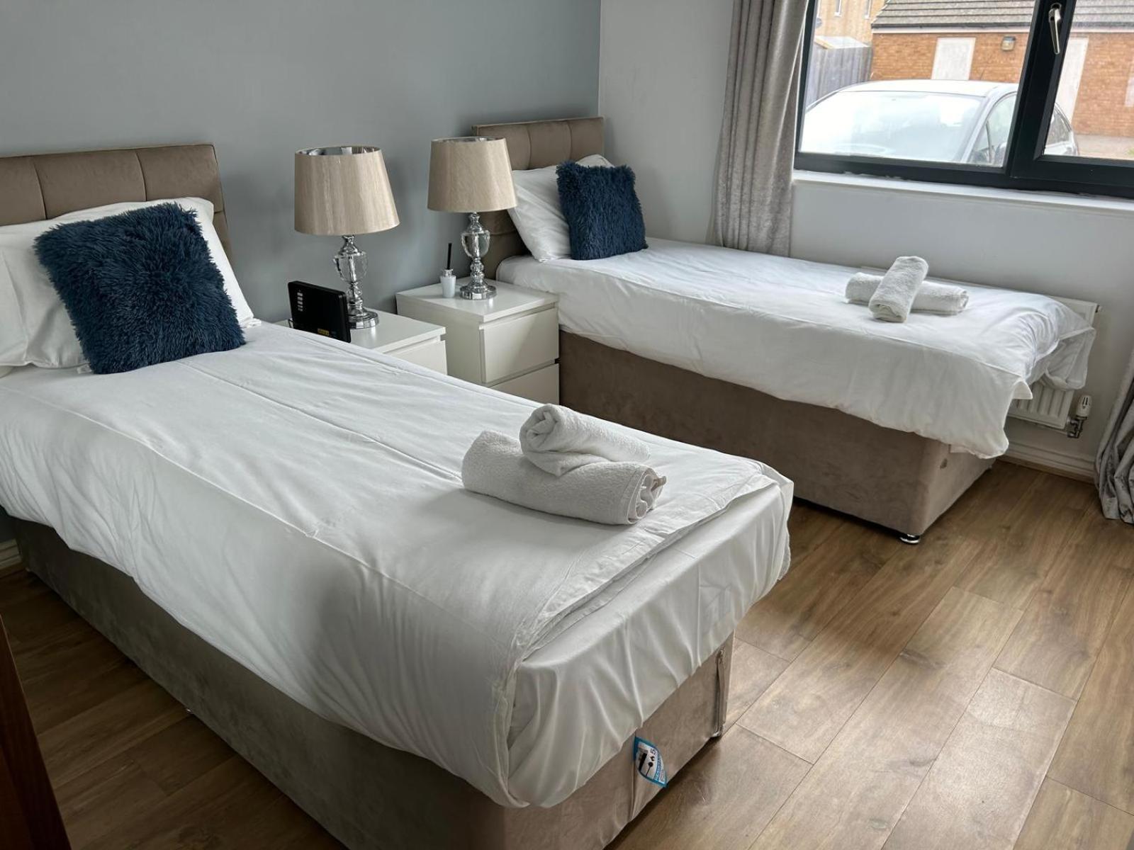 Broughton Comfy Den- Free Wifi, Netflix And Parking Available! Milton Keynes