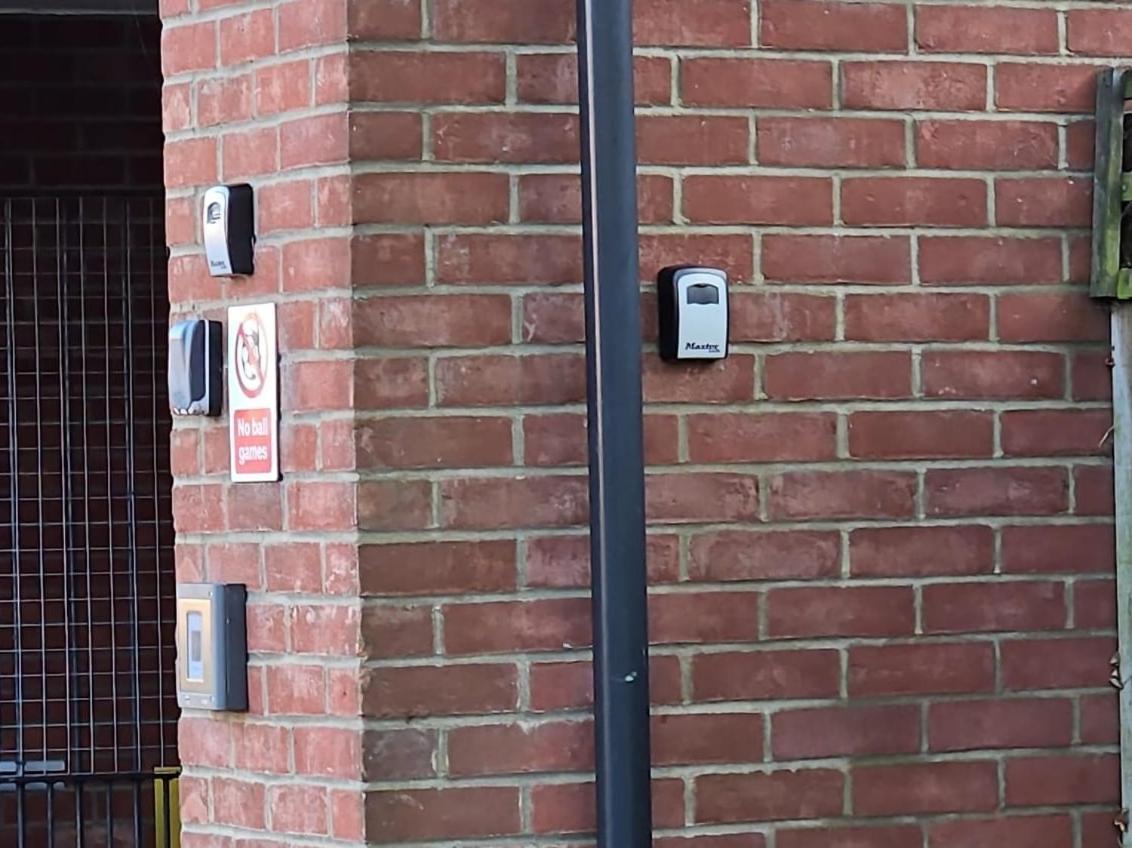 Lux Den Close To M1! Netflix , Parking & Broadband Apartment Milton Keynes