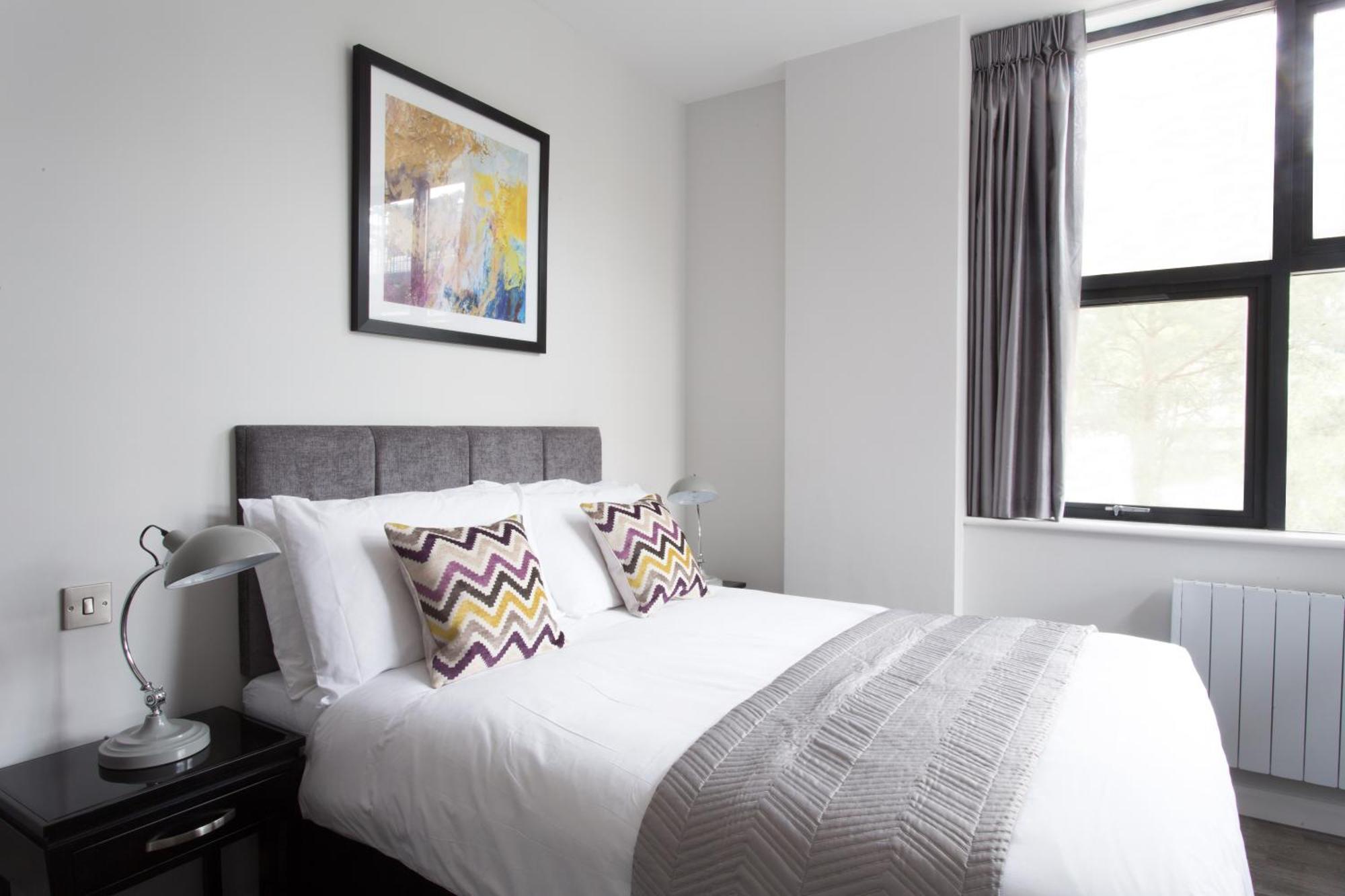 Cotels At 7zero1: Modern With Broadband & Parking Milton Keynes