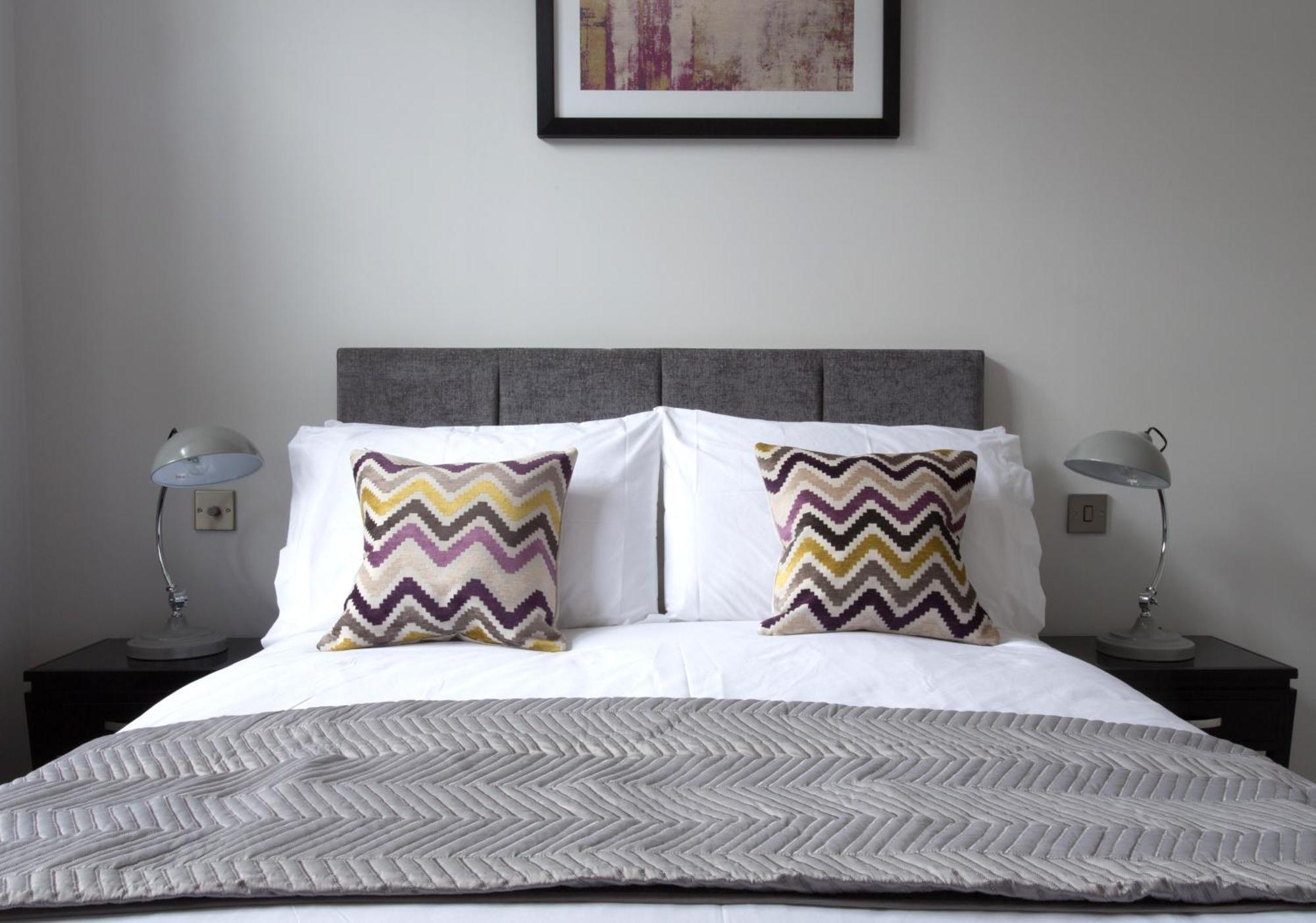 Apartment Cotels At 7zero1: Modern With Broadband & Parking