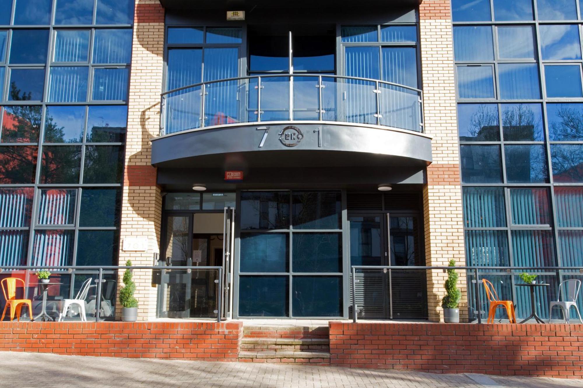 Apartment Cotels At 7zero1: Modern With Broadband & Parking *