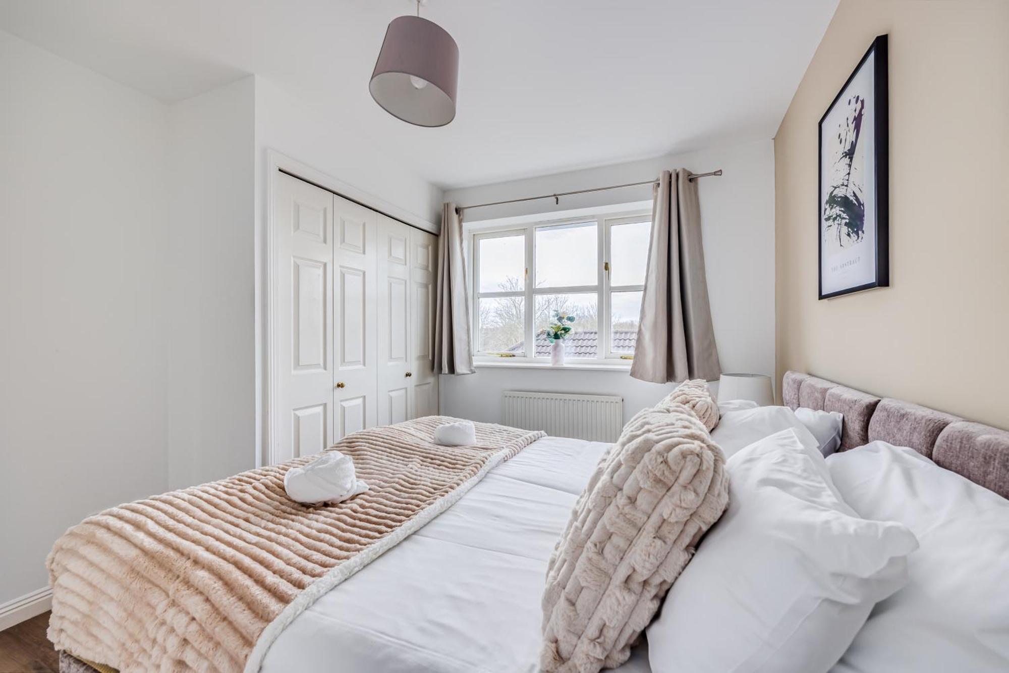 Holiday home Tattenhoe House With Free Parking, Fast Wifi, Garden And Smart Tv By Yoko *