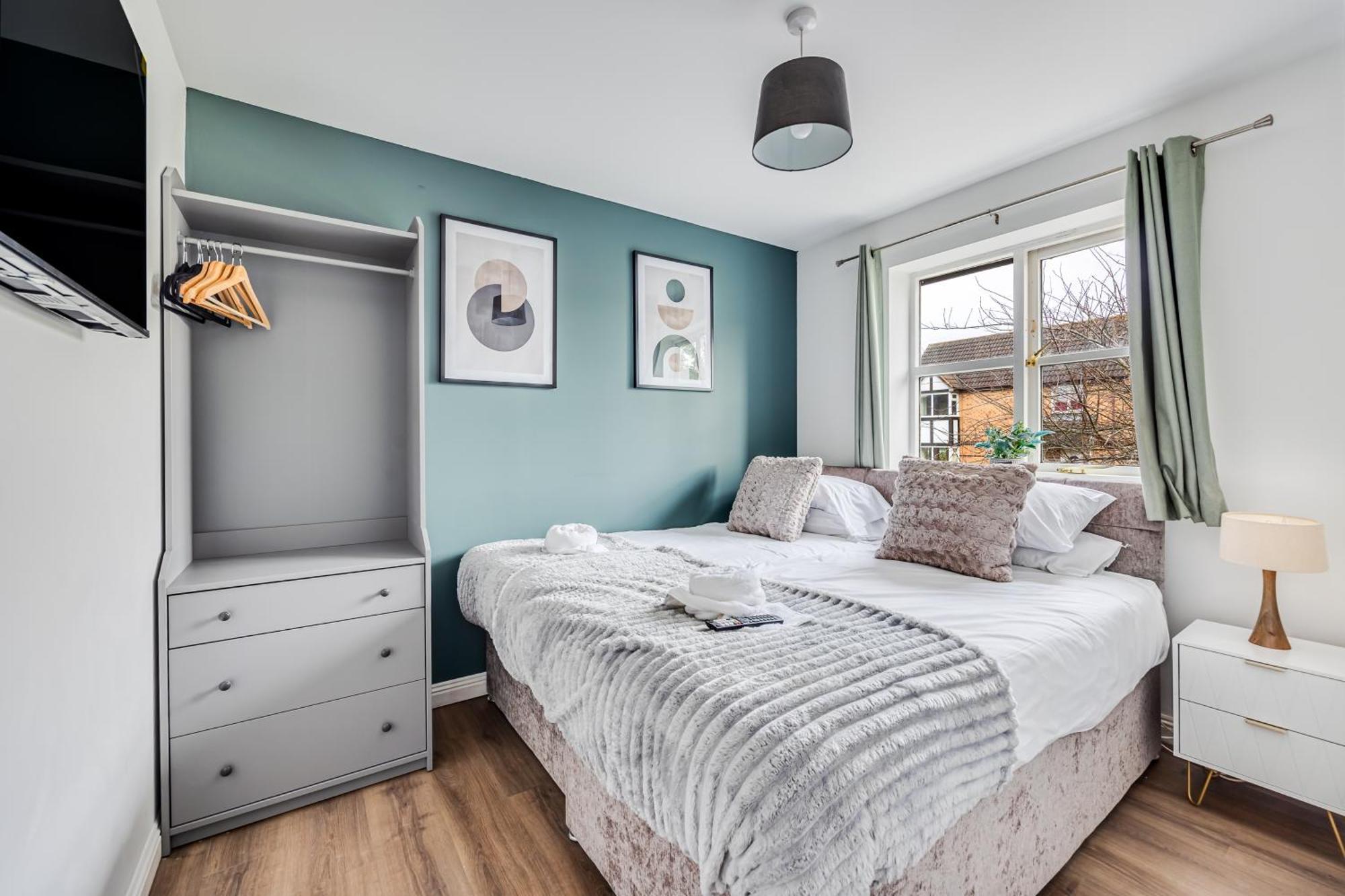 Tattenhoe House With Free Parking, Fast Wifi, Garden And Smart Tv By Yoko Holiday home *