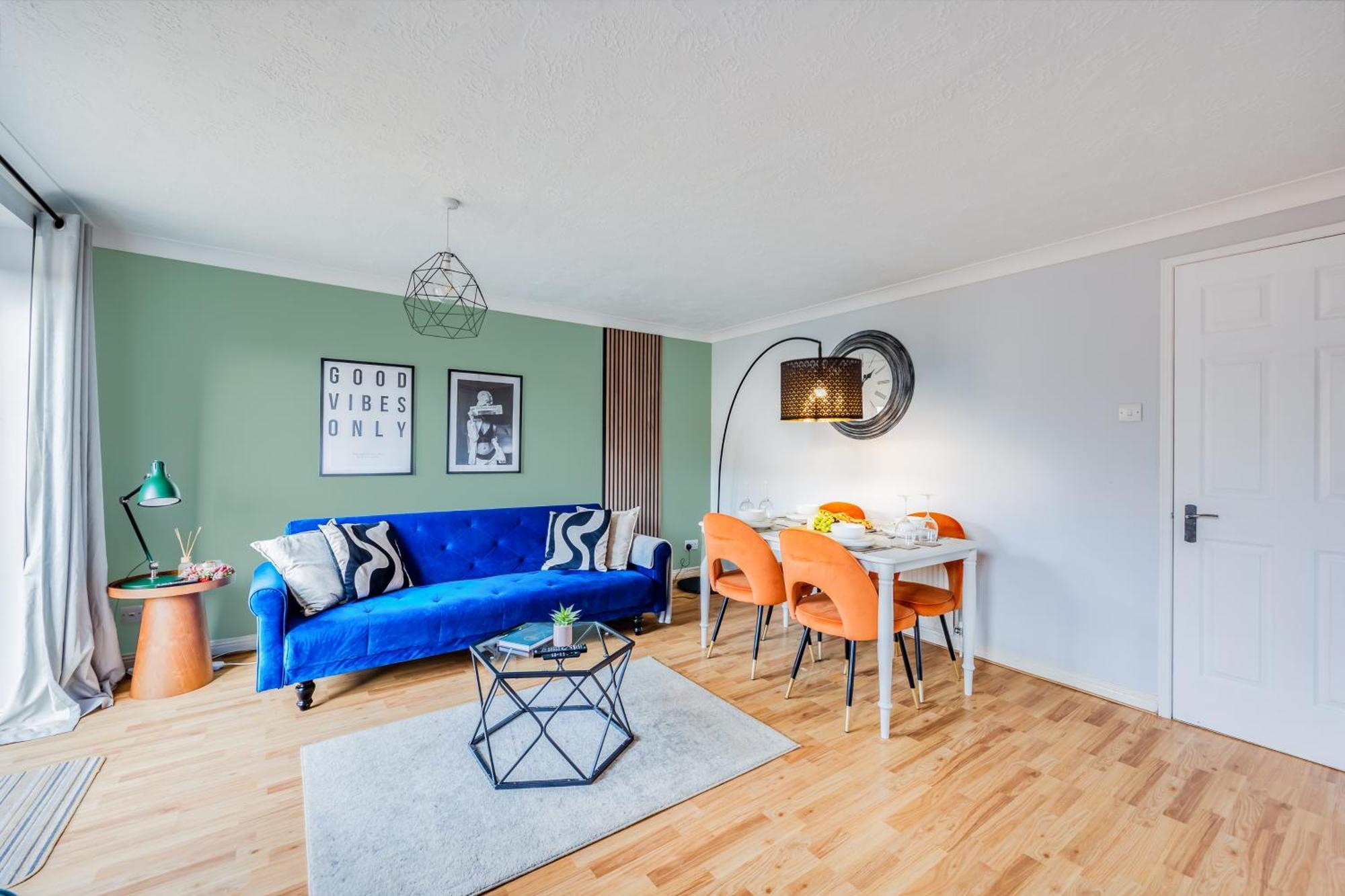 Tattenhoe House With Free Parking, Fast Wifi, Garden And Smart Tv By Yoko Milton Keynes