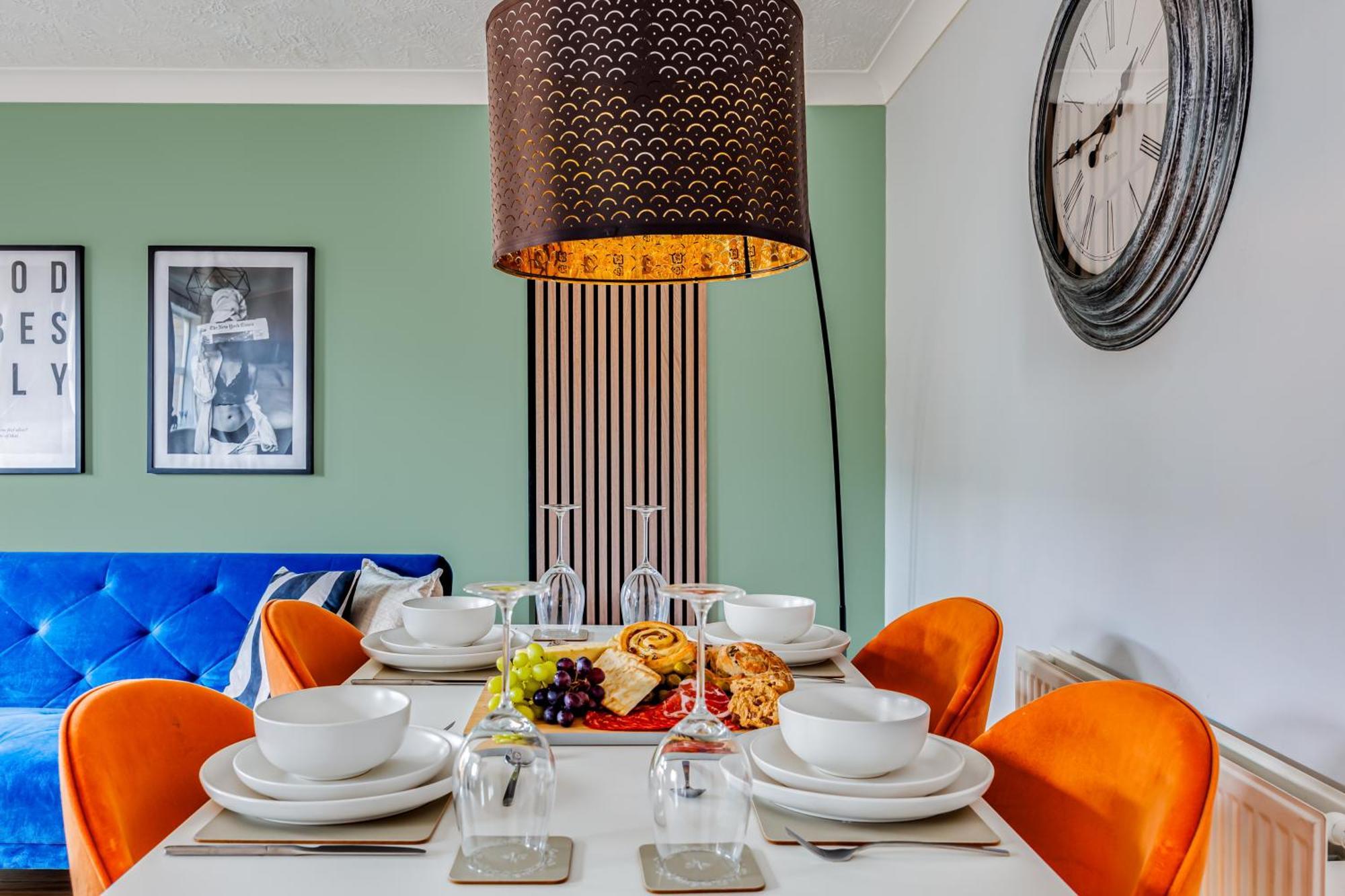 Tattenhoe House With Free Parking, Fast Wifi, Garden And Smart Tv By Yoko * Milton Keynes