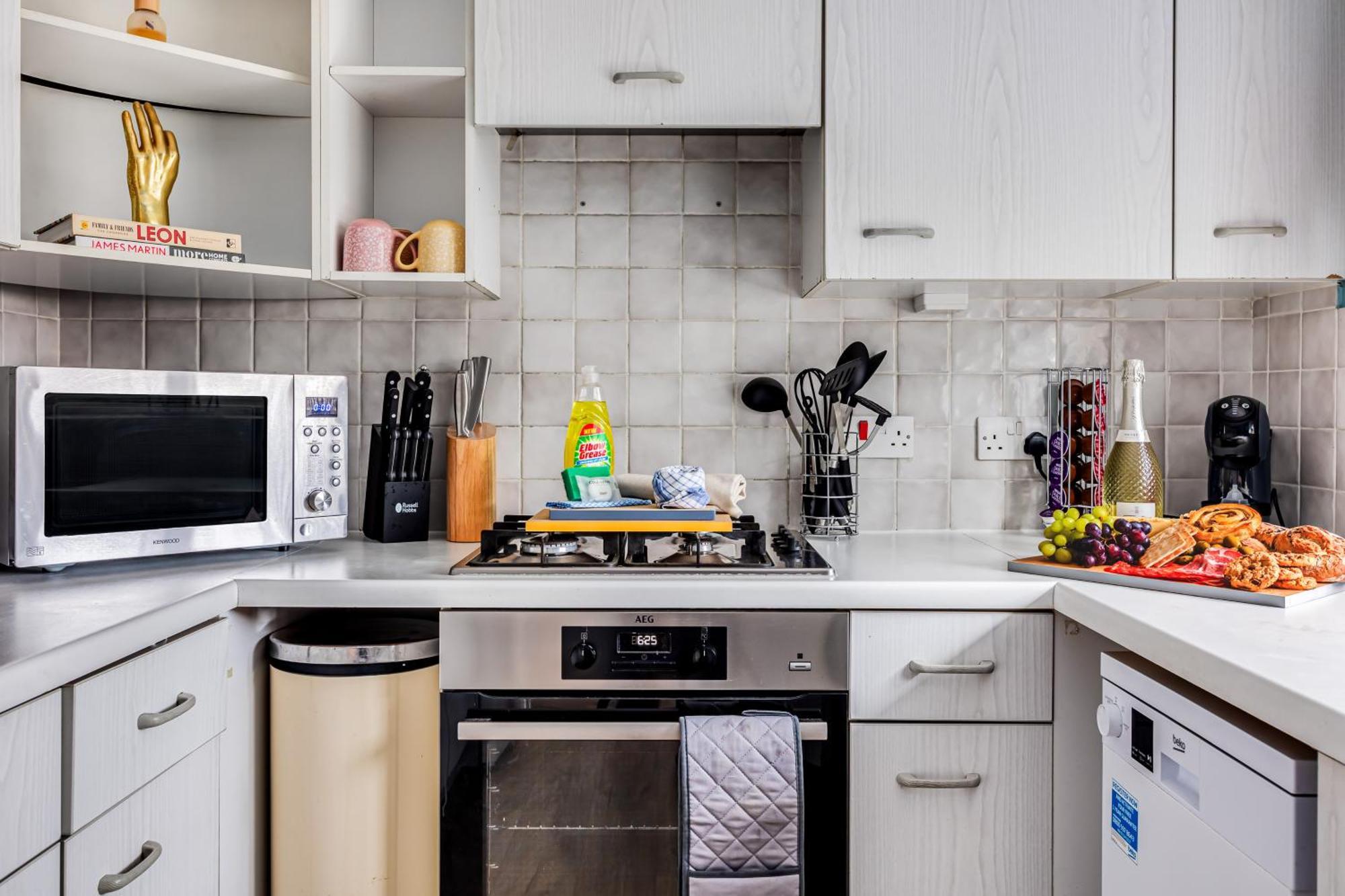 Holiday home Tattenhoe House With Free Parking, Fast Wifi, Garden And Smart Tv By Yoko *