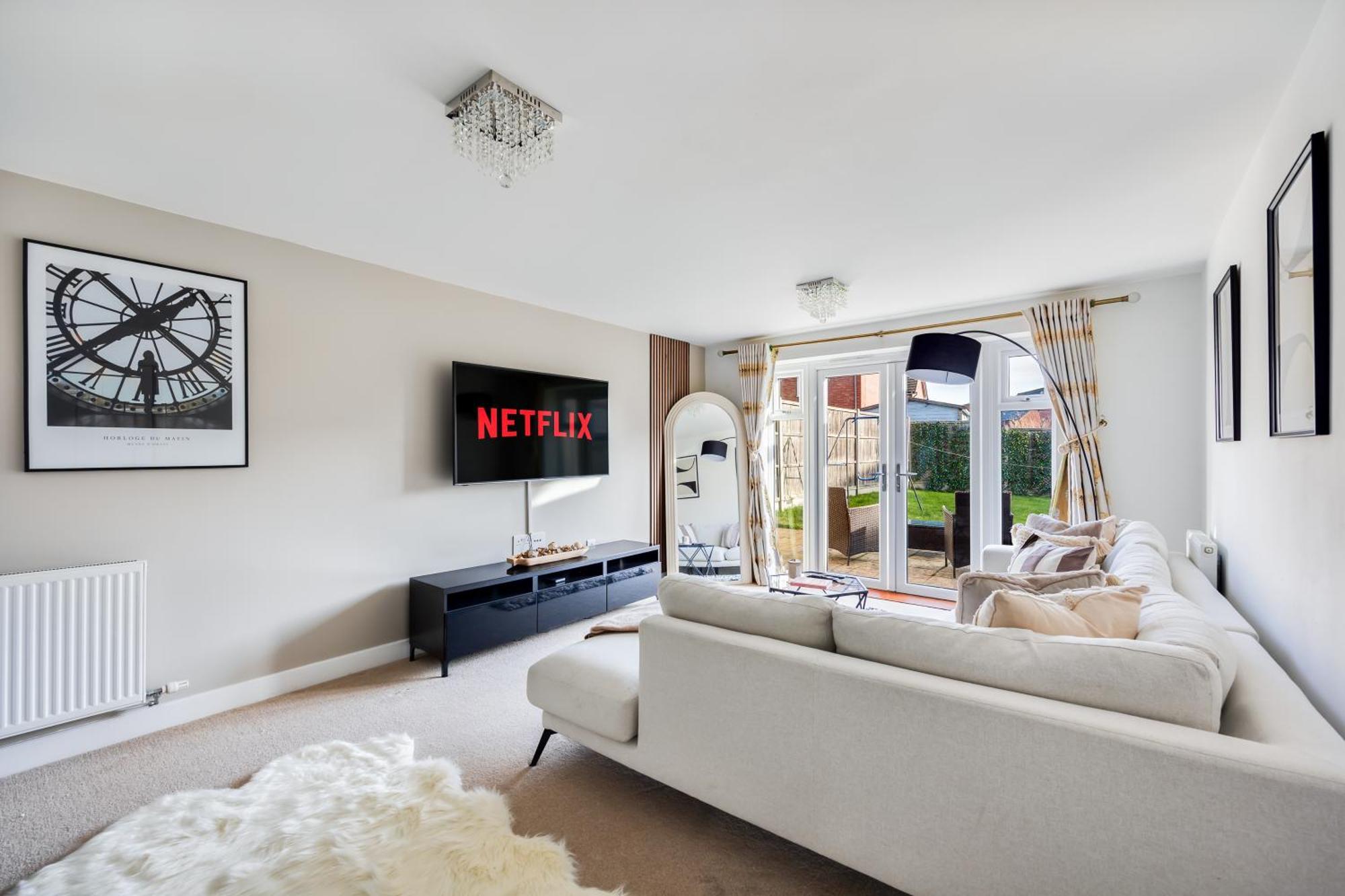 Stunning Detached House With Driveway Parking, Office Room, Self-check-in, Fast Wifi And Smart Tv With Sky And Netflix By Yoko Holiday home