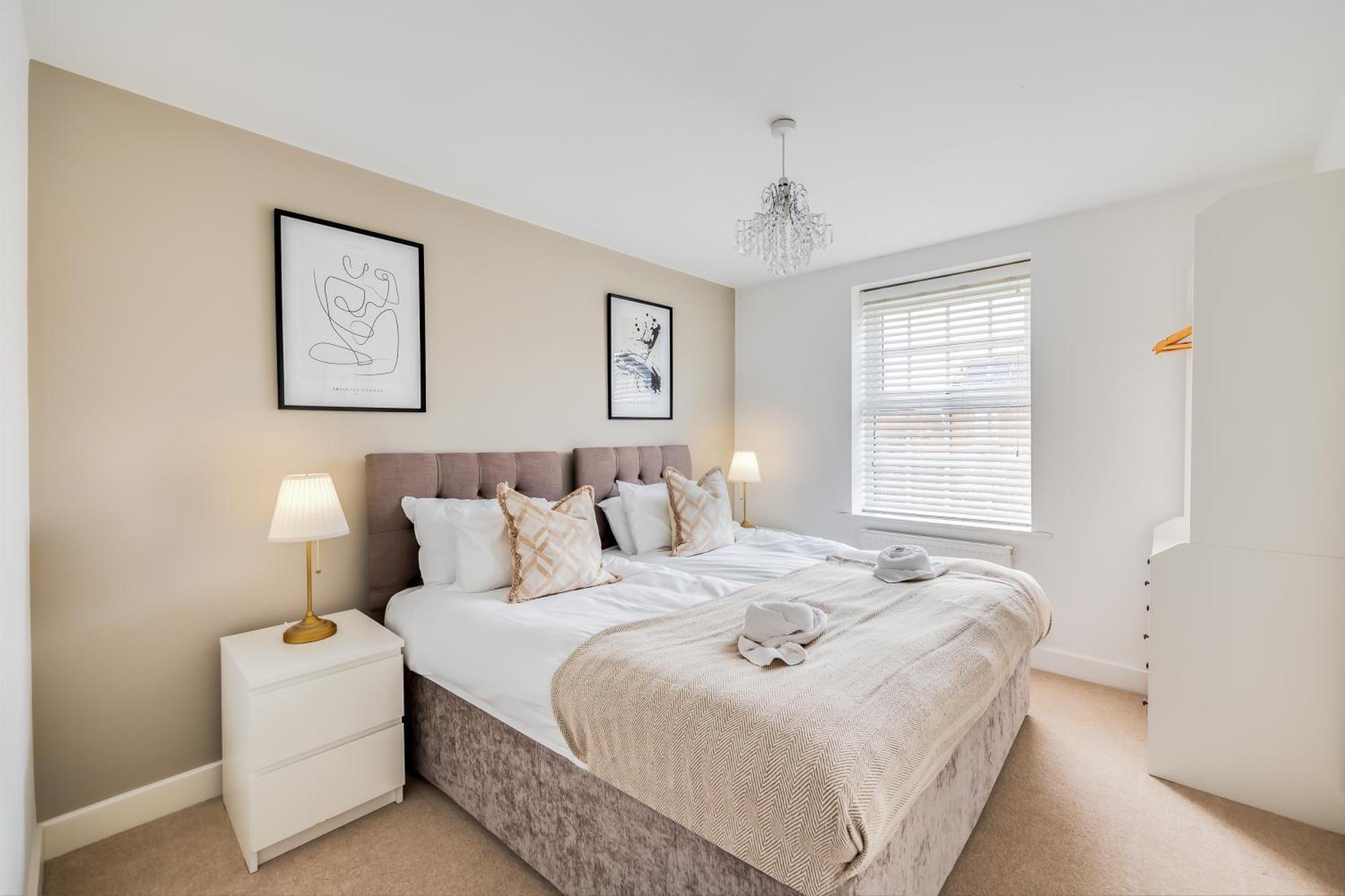 Holiday home Stunning Detached House With Driveway Parking, Office Room, Self-check-in, Fast Wifi And Smart Tv With Sky And Netflix By Yoko Milton Keynes