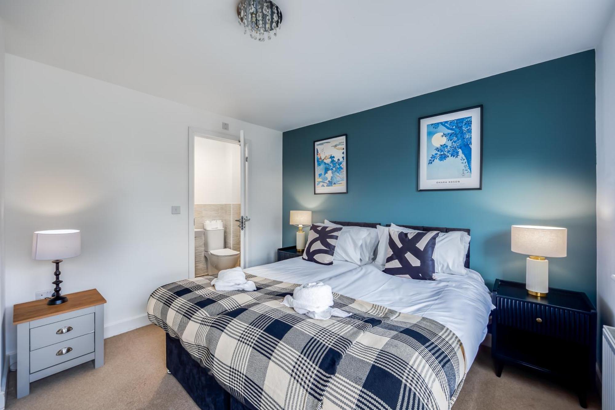 Stunning Detached House With Driveway Parking, Office Room, Self-check-in, Fast Wifi And Smart Tv With Sky And Netflix By Yoko * Milton Keynes
