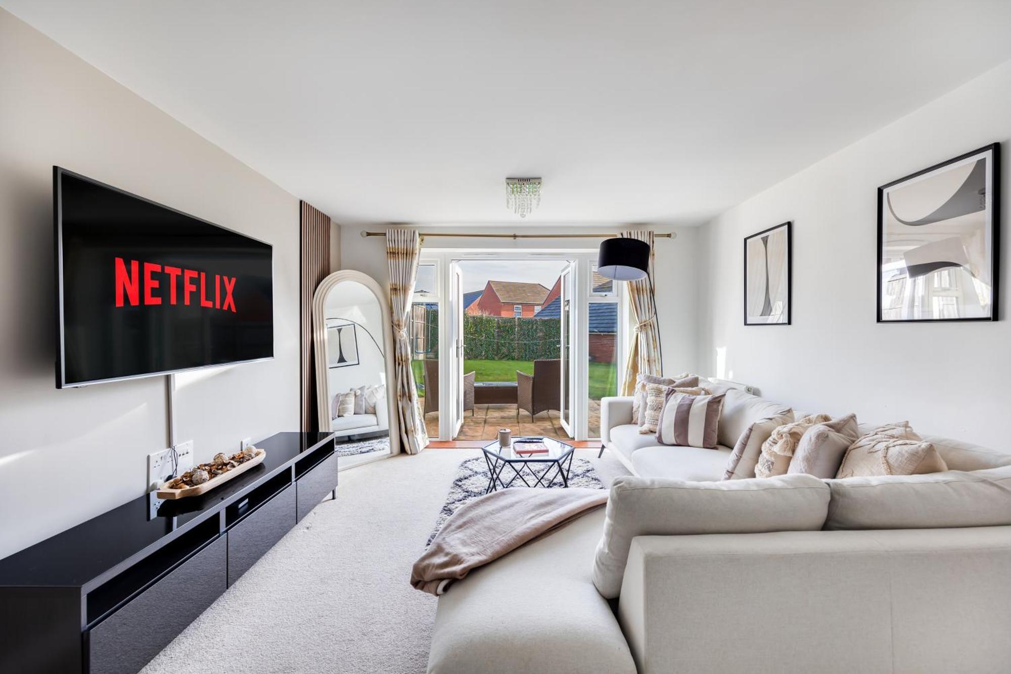 Holiday home Stunning Detached House With Driveway Parking, Office Room, Self-check-in, Fast Wifi And Smart Tv With Sky And Netflix By Yoko