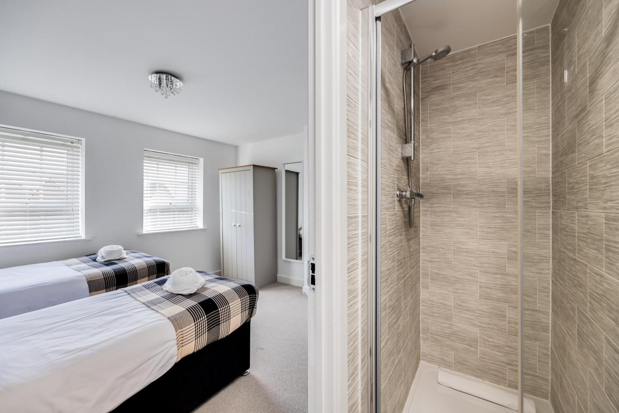 Holiday home Stunning Detached House With Driveway Parking, Office Room, Self-check-in, Fast Wifi And Smart Tv With Sky And Netflix By Yoko Milton Keynes