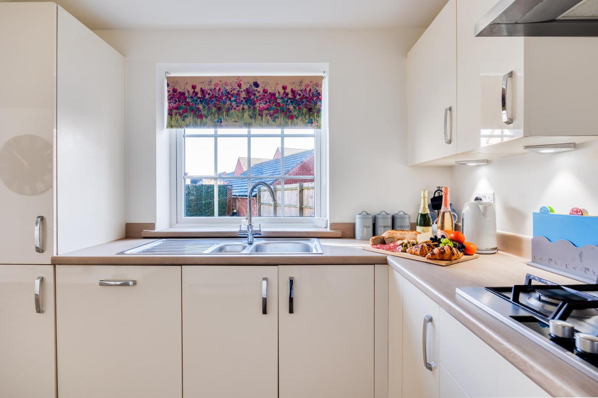 Holiday home Stunning Detached House With Driveway Parking, Office Room, Self-check-in, Fast Wifi And Smart Tv With Sky And Netflix By Yoko Milton Keynes