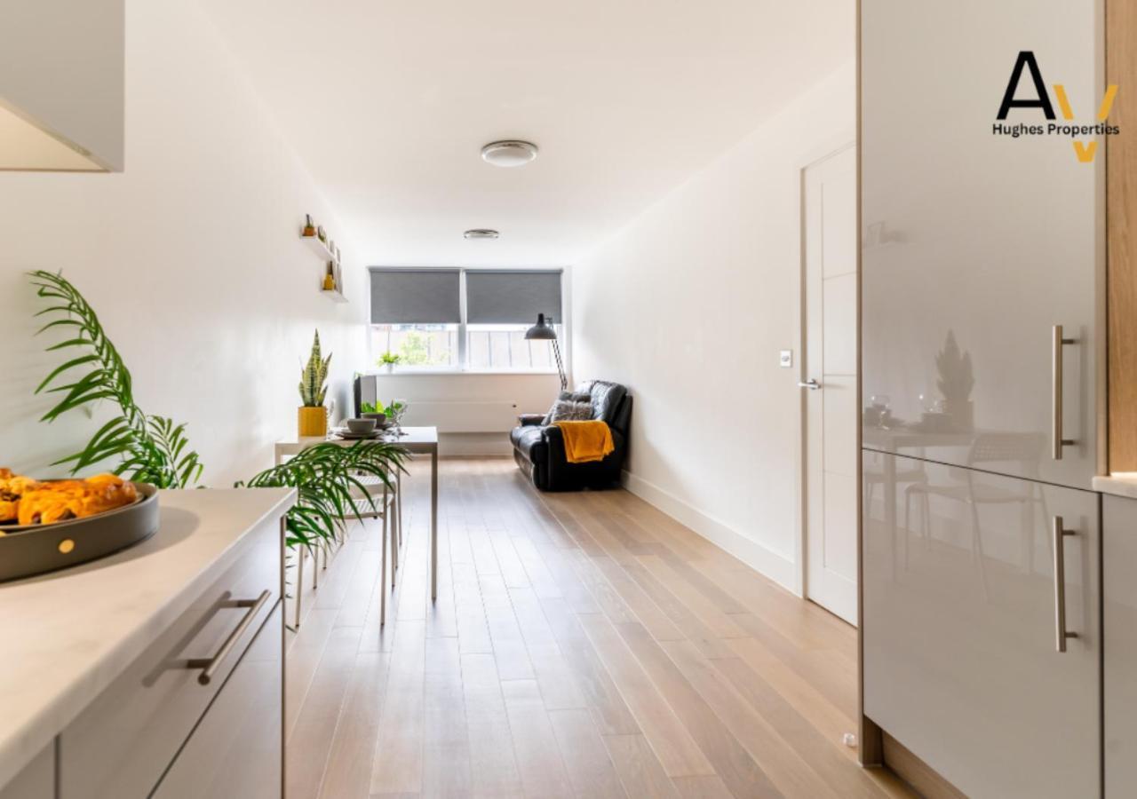 Luxurious One Bedroom By Av Hughes *