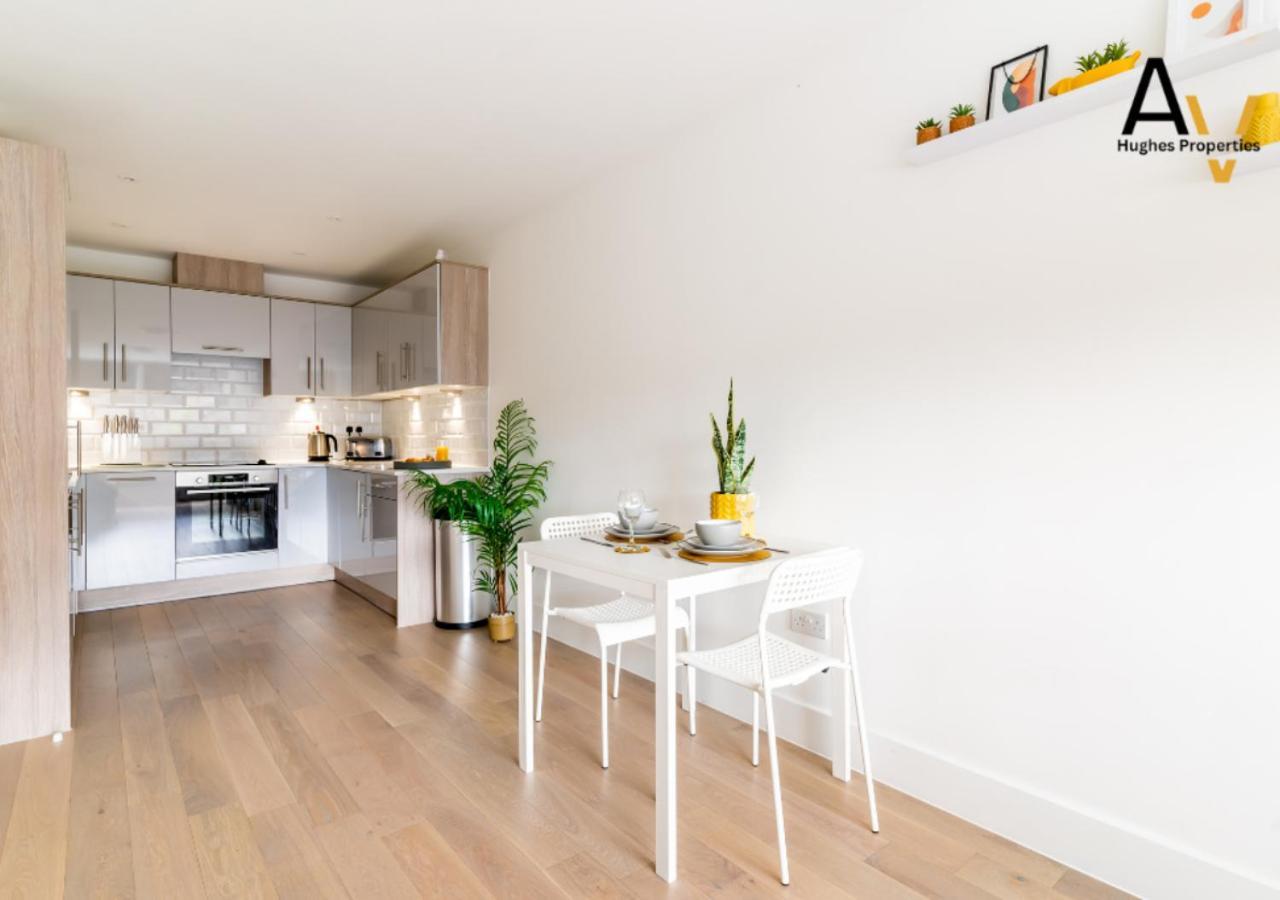 Luxurious One Bedroom By Av Hughes