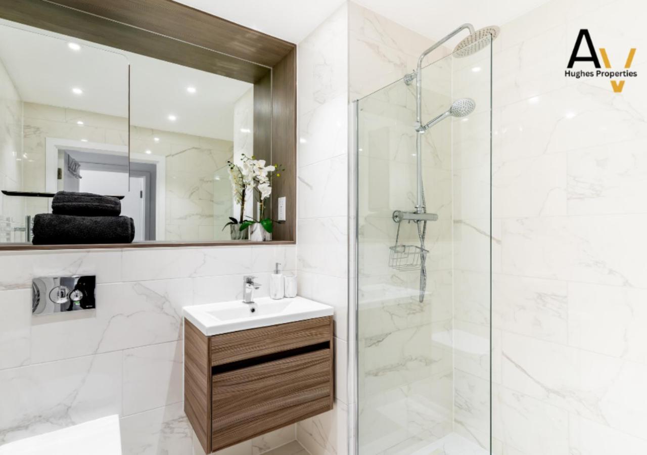 Luxurious One Bedroom By Av Hughes Apartment