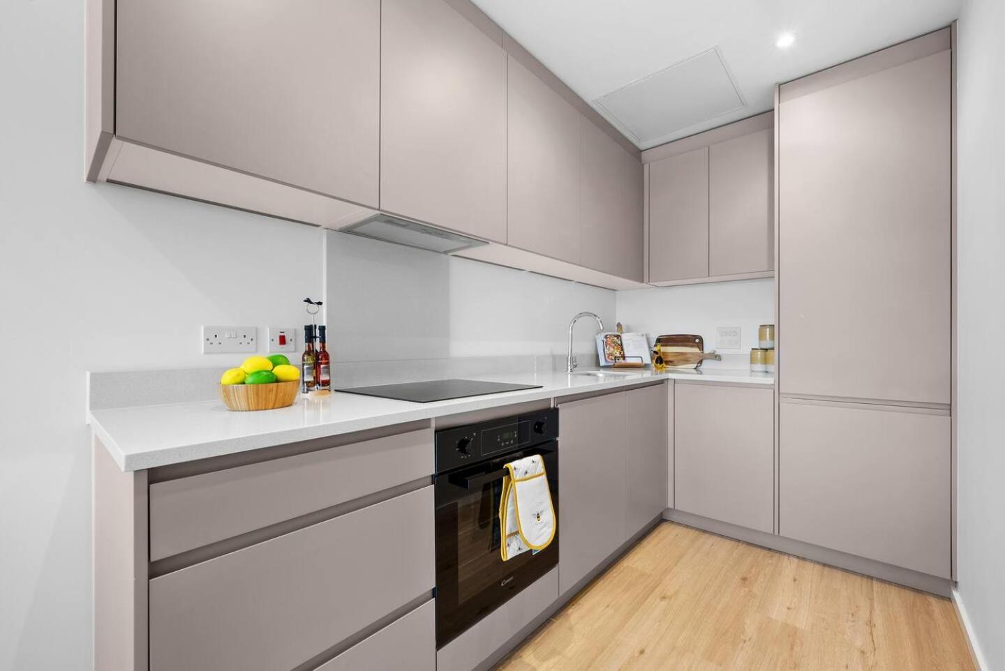 Luxe 1br Wlift & Free Gym Access In Station House * Milton Keynes