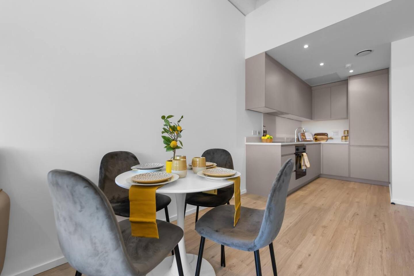 Luxe 1br Wlift & Free Gym Access In Station House *