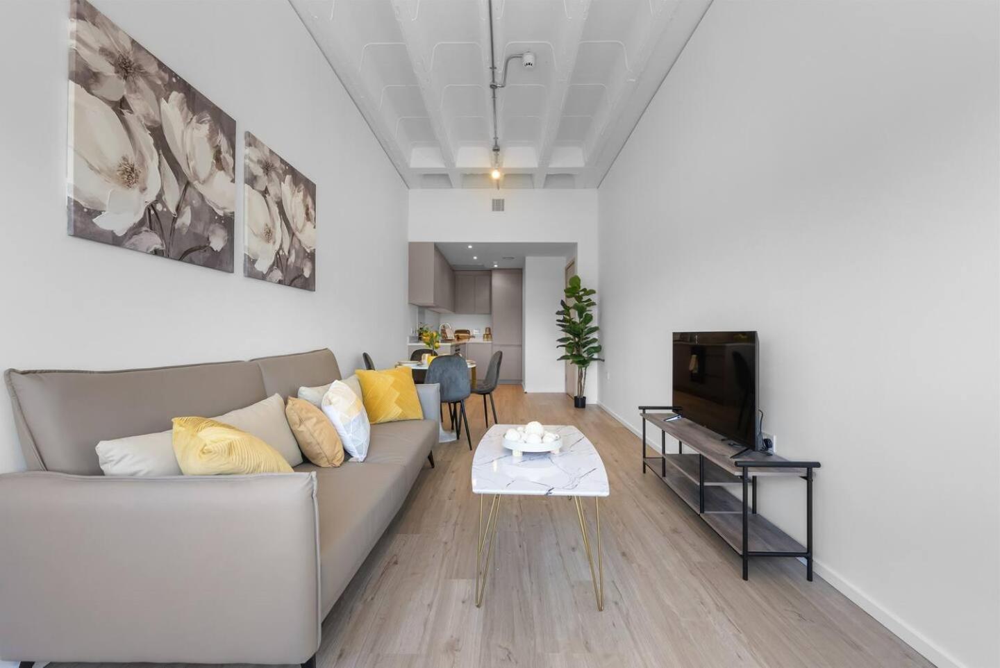 Luxe 1br Wlift & Free Gym Access In Station House Milton Keynes