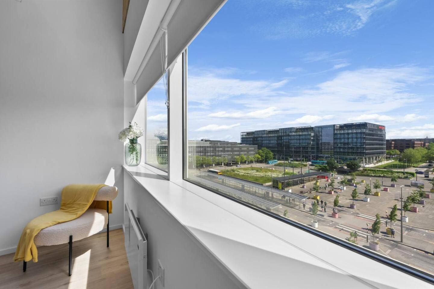 Luxe 1br Wlift & Free Gym Access In Station House *