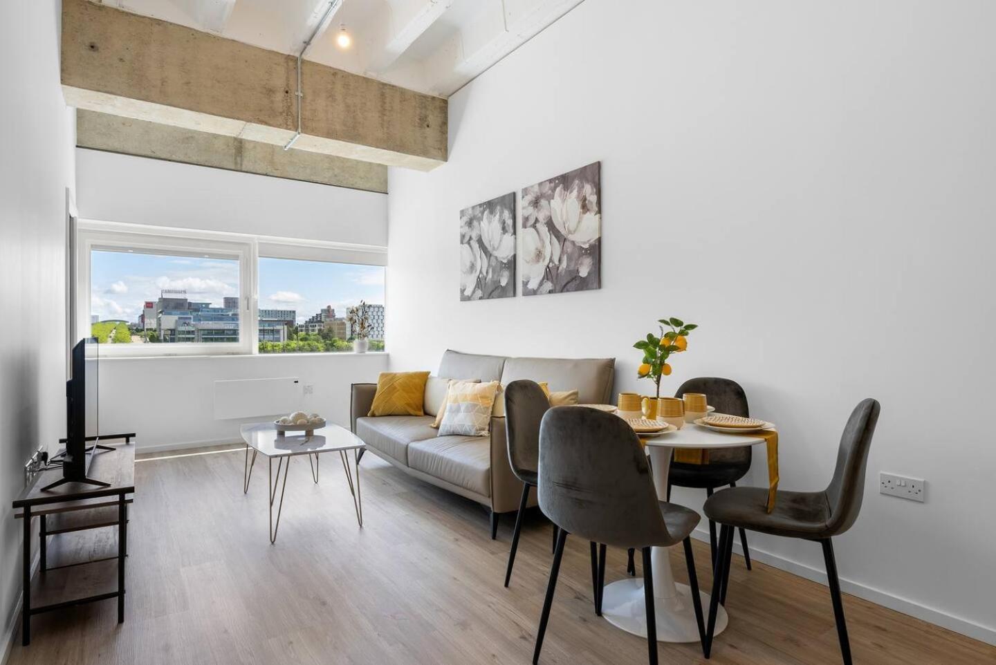Luxe 1br Wlift & Free Gym Access In Station House * Milton Keynes