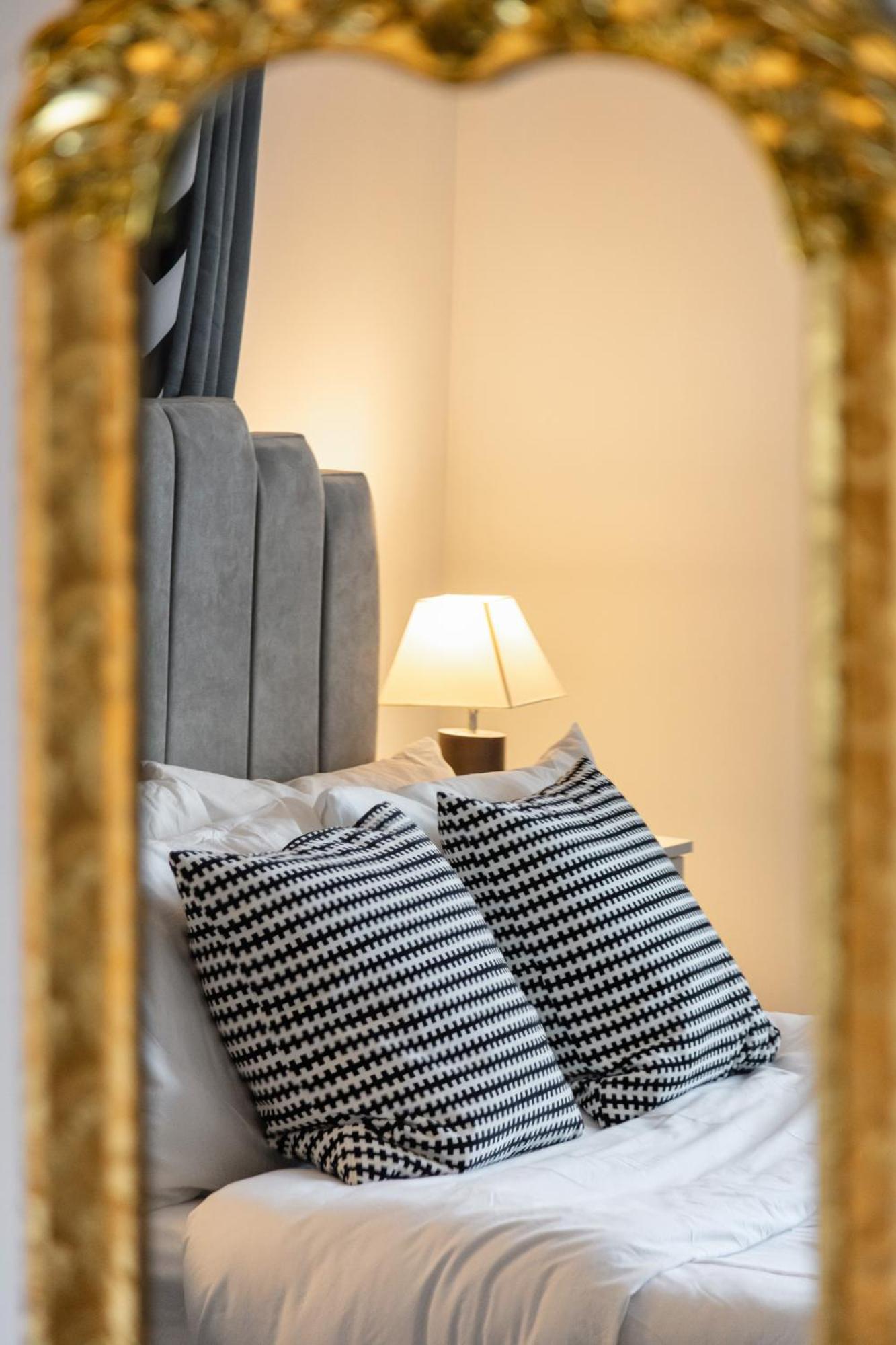Modern 4br Ground Floor In Prime Mk Location, Walking Distance From Cmk Train Station, Close To Mk Amenities, 2 Bathrooms, Free Parking-managed By Chique Ltd