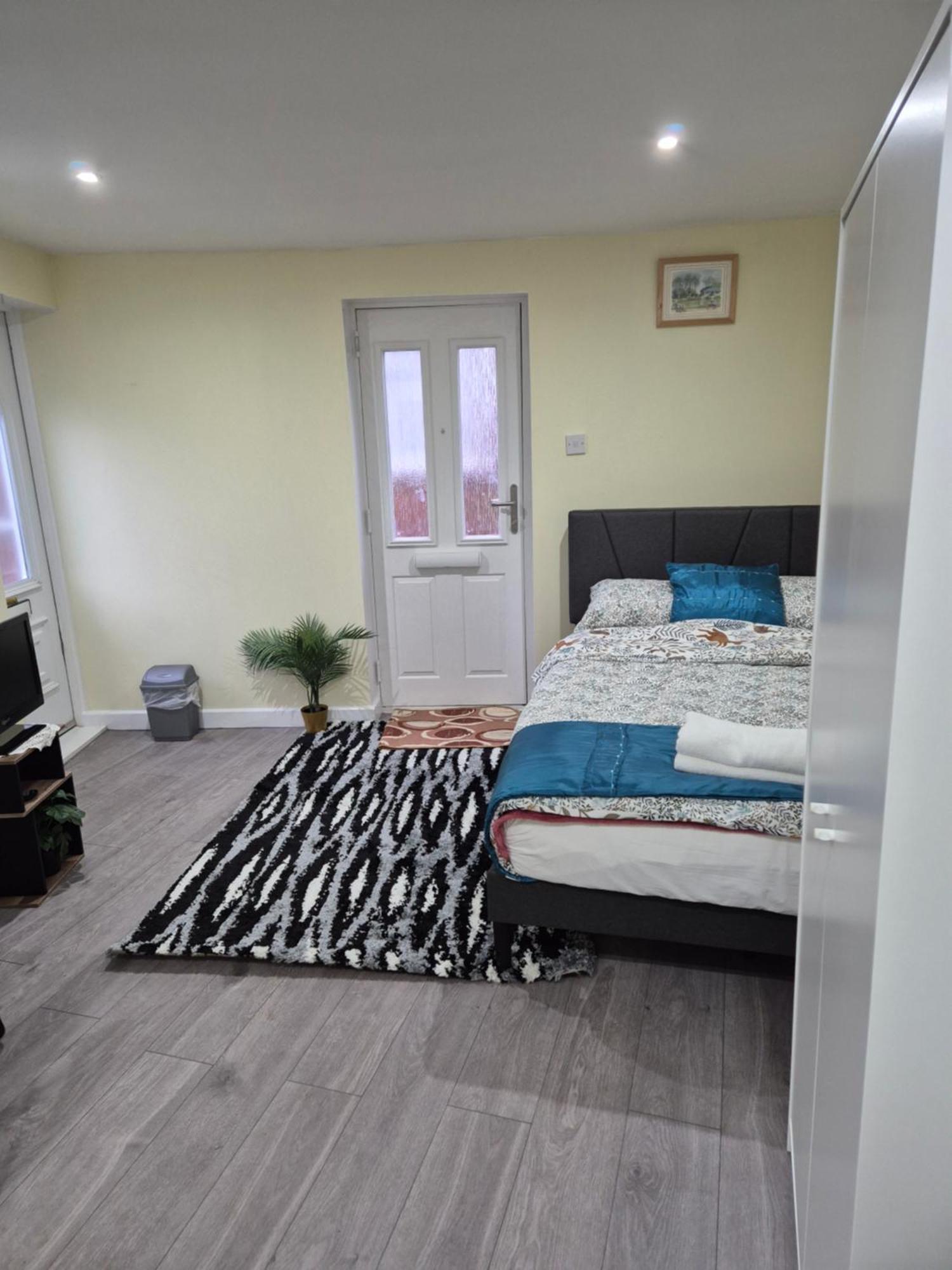 Spacious One Bedroom Self Contain With Toilet And Bath Guest house *