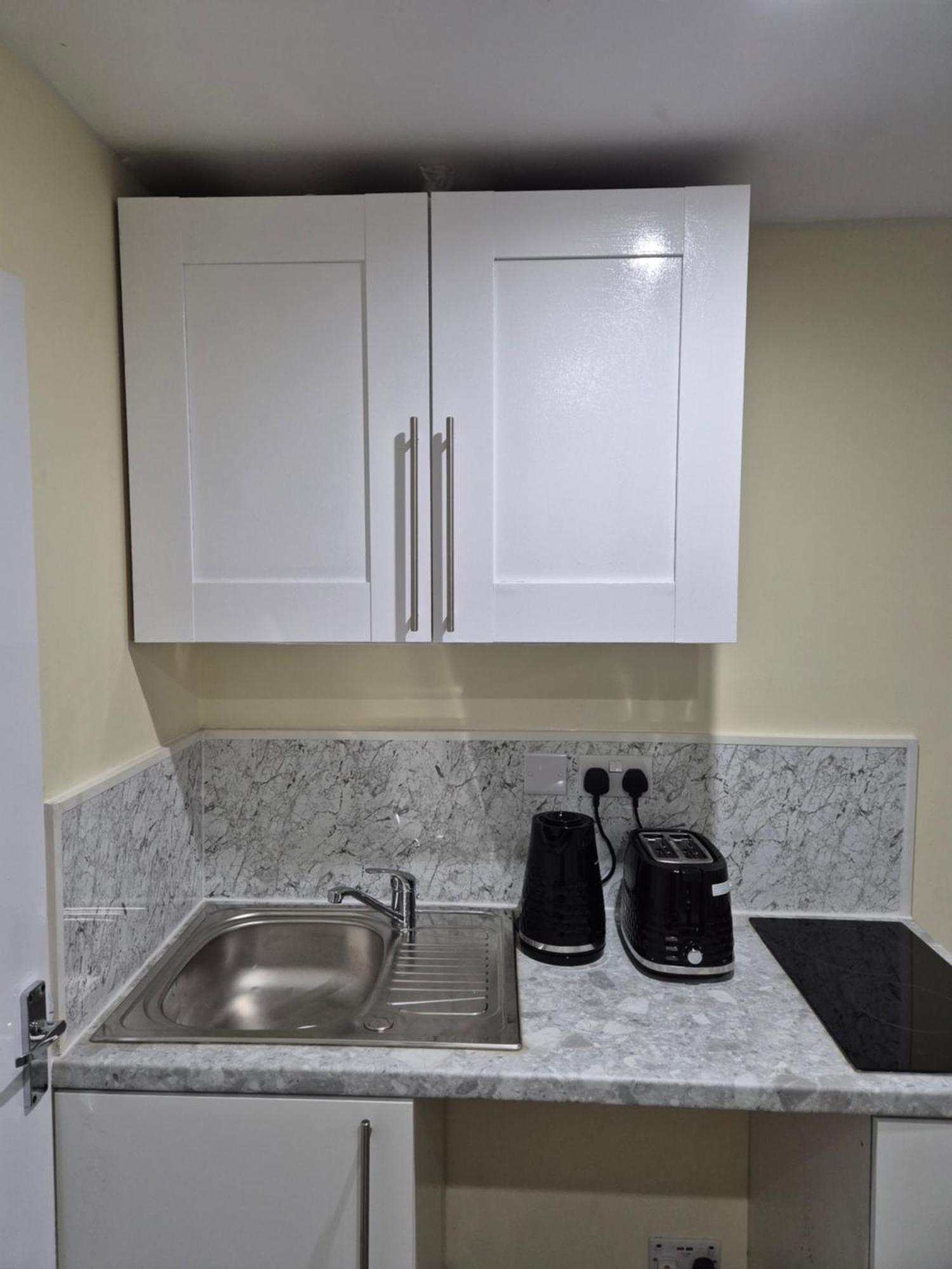 Guest house Spacious One Bedroom Self Contain With Toilet And Bath Milton Keynes