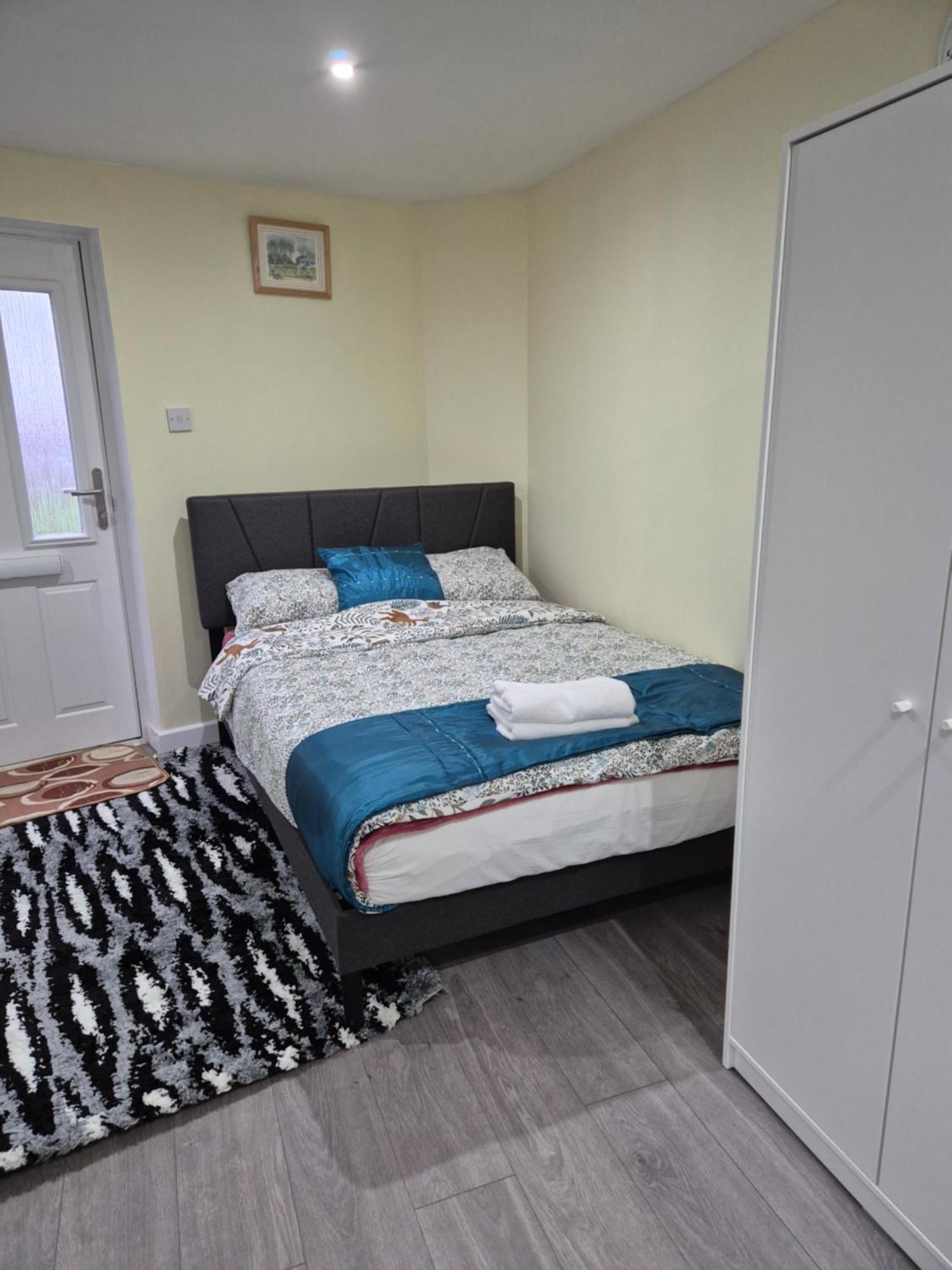 Guest house Spacious One Bedroom Self Contain With Toilet And Bath *