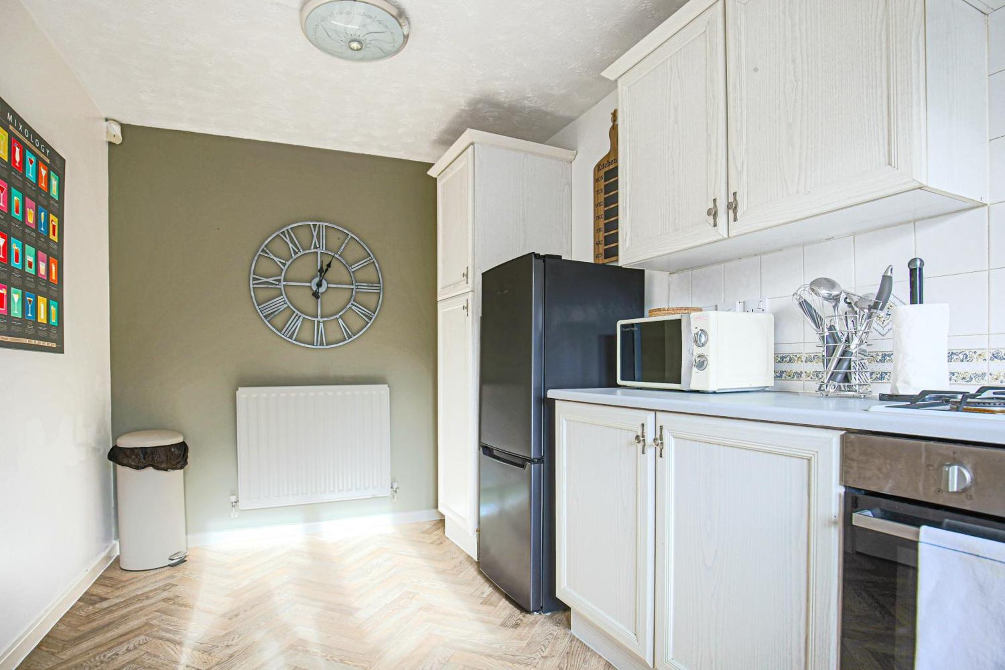 Emerald House - Prime Location - Driveway Parking, Pool Table, Fast Wifi, Self Check-in And Sky Tv By Yoko Holiday home