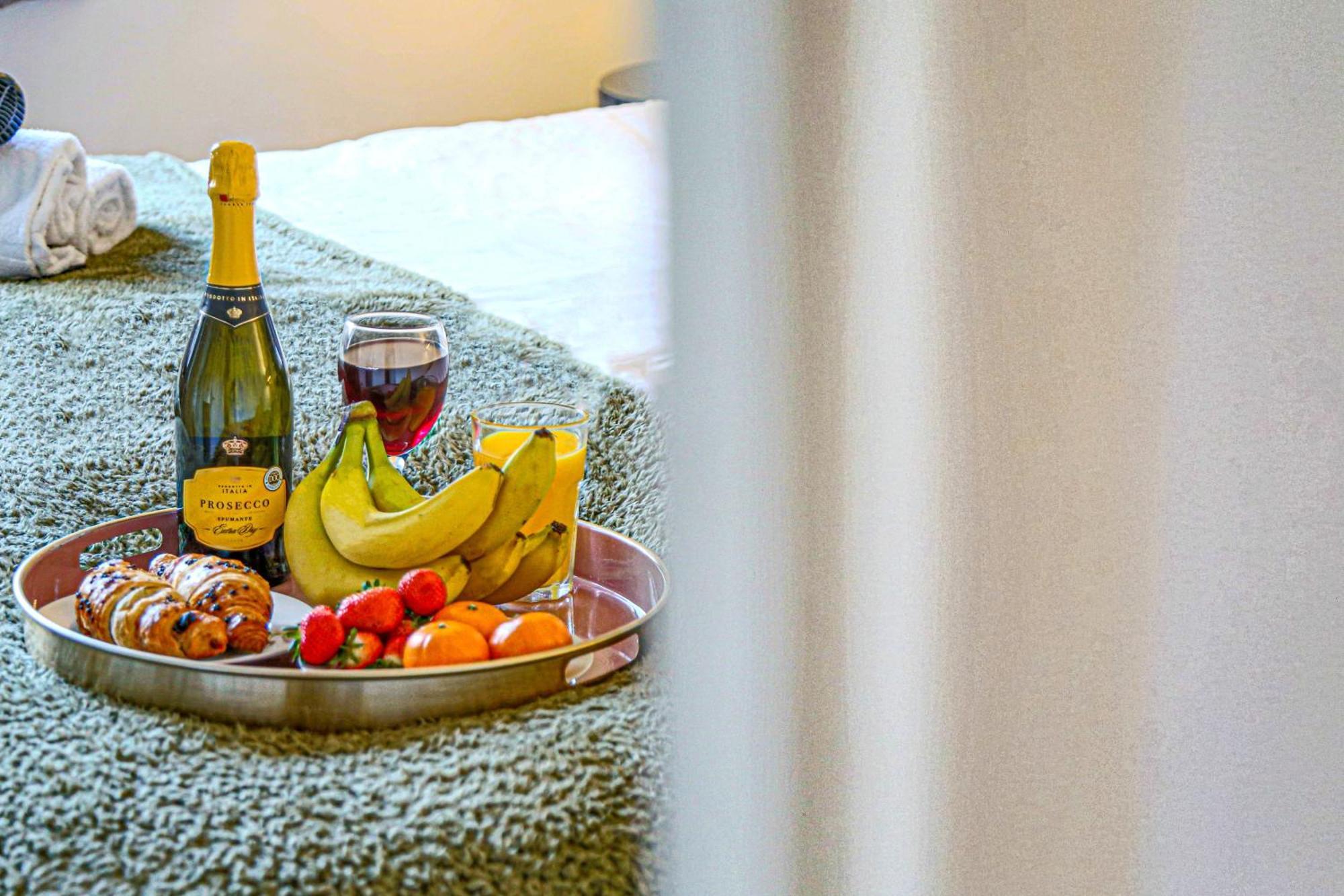 Emerald House - Prime Location - Driveway Parking, Pool Table, Fast Wifi, Self Check-in And Sky Tv By Yoko Holiday home *