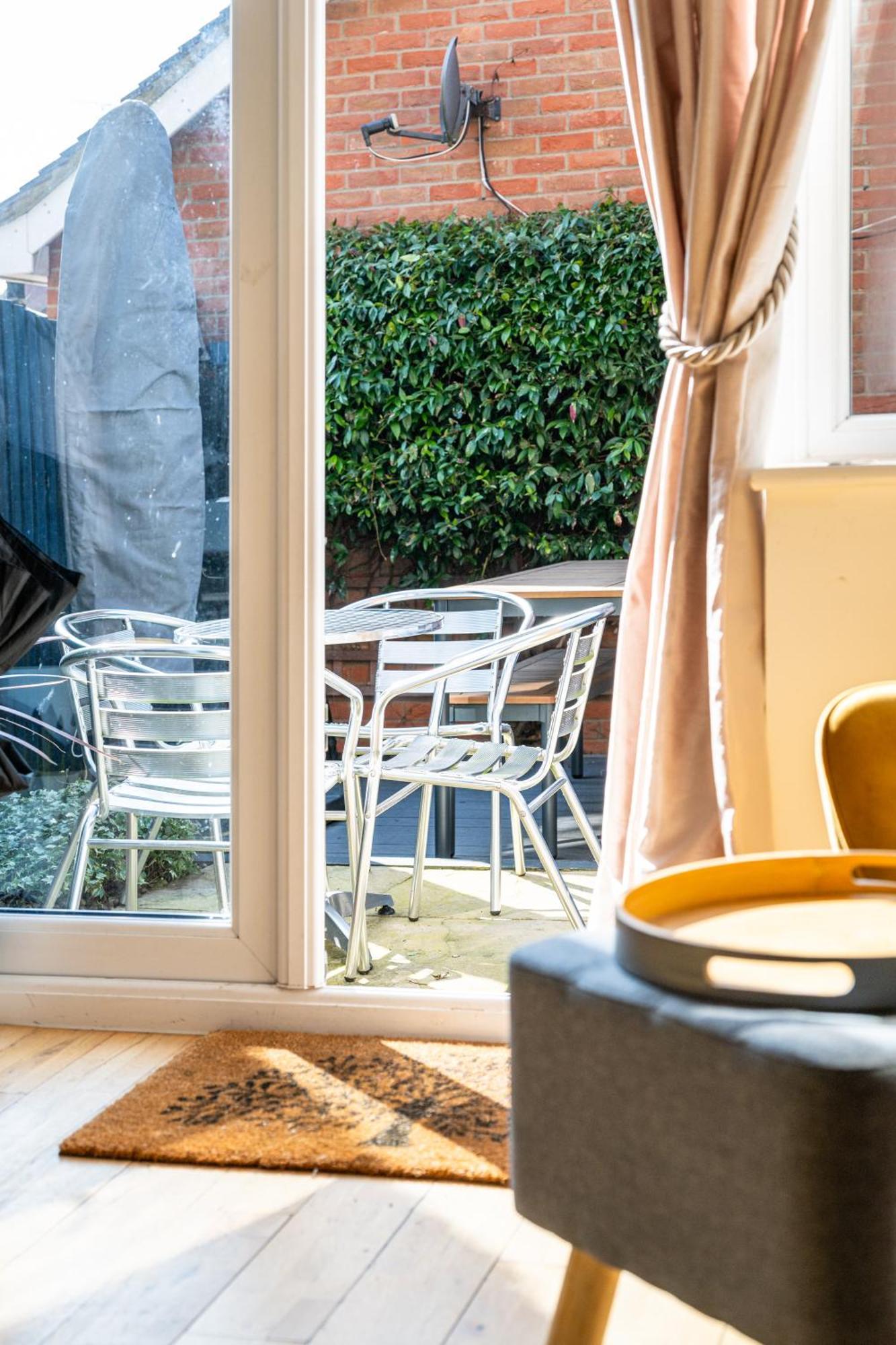 Brightleap Apartments: Modern Home-away With Entertainment & Amenities *